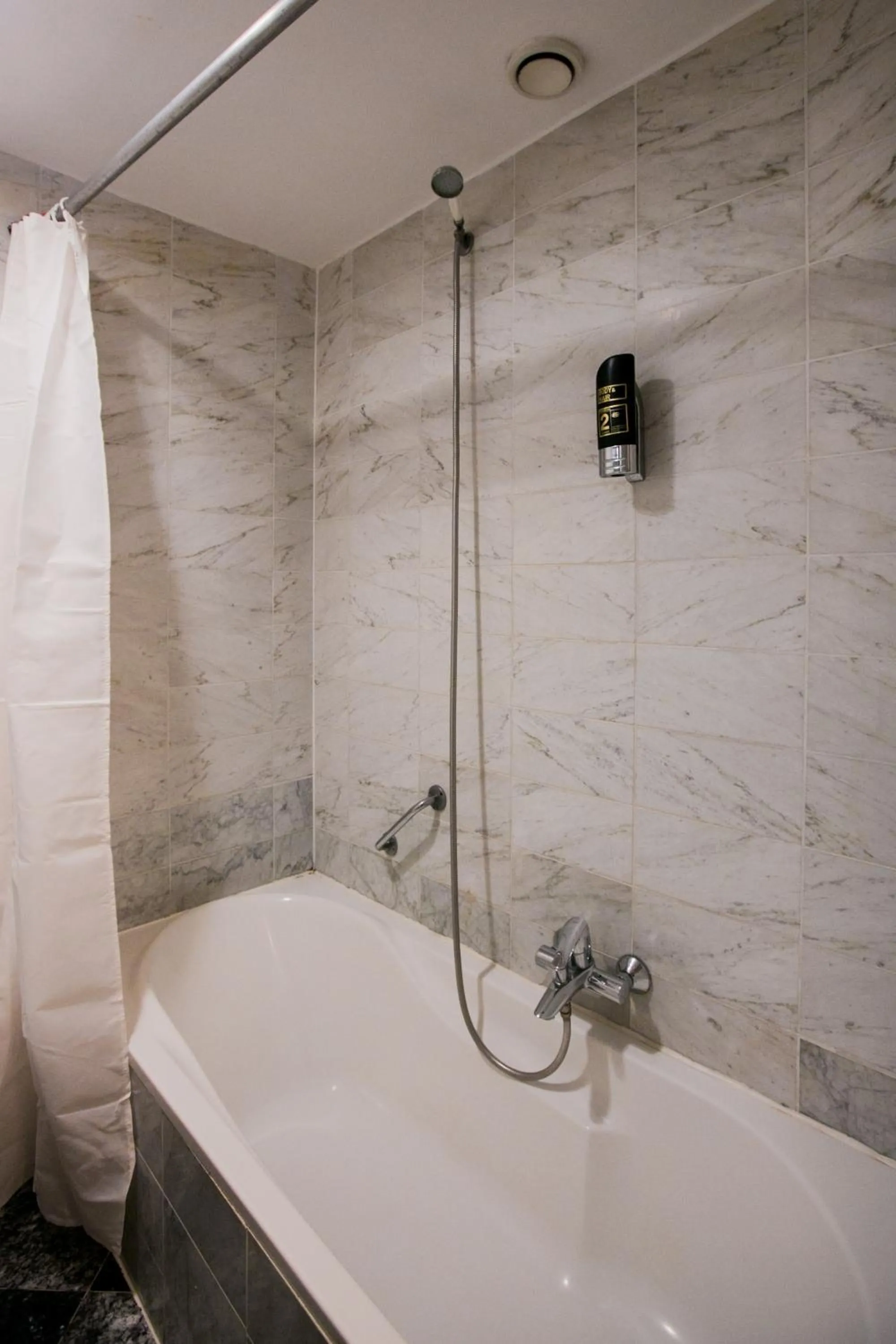 Shower in Hotel Atlanta