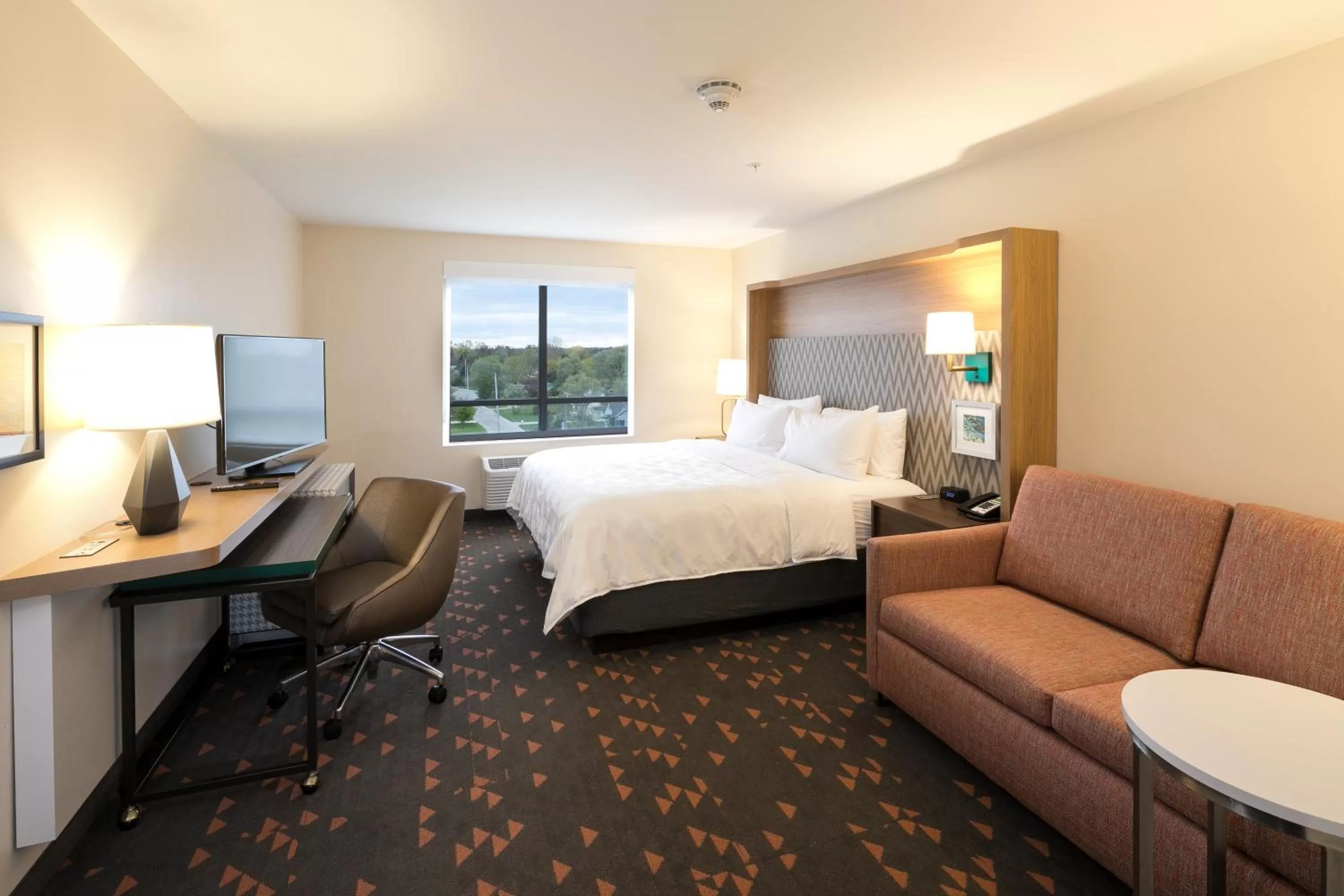 Bed in Holiday Inn & Suites Detroit - Troy by IHG
