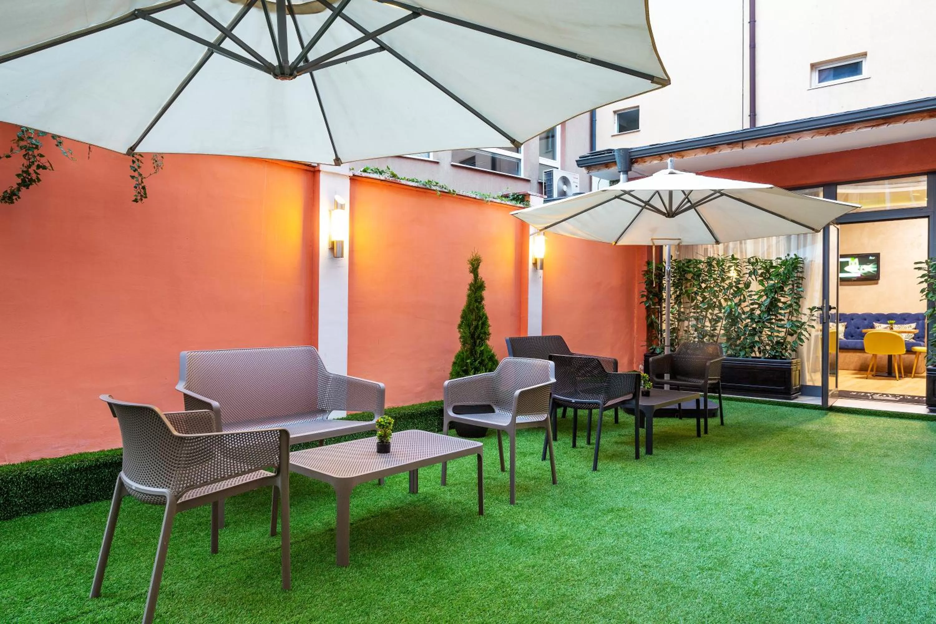 Patio in City Avenue Hotel by HMG-Free Parking-Free Wi-Fi