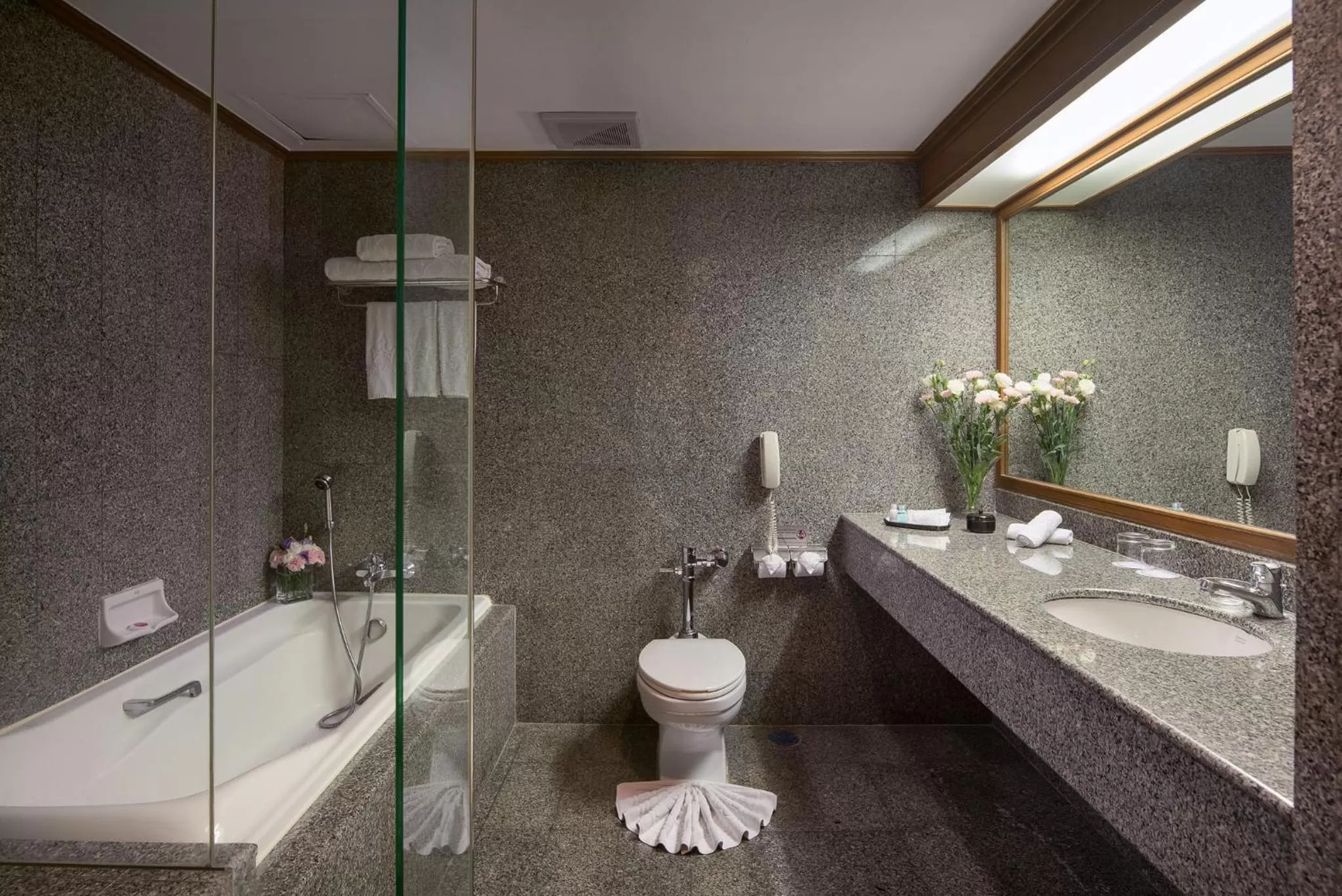 Bathroom in Prince Palace Hotel Bangkok