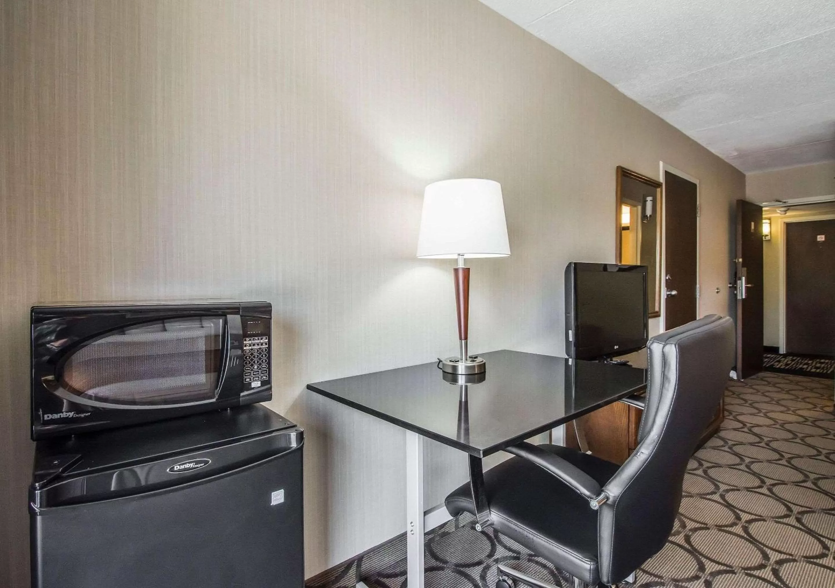 Photo of the whole room in Comfort Inn Sherbrooke