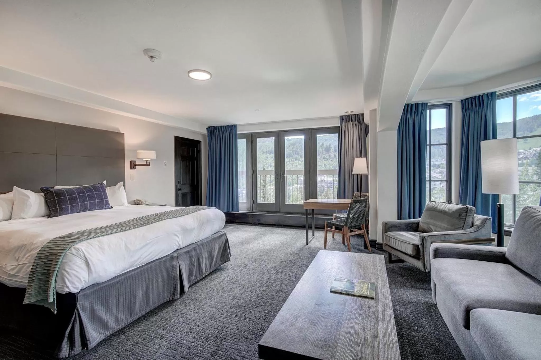 Photo of the whole room, Bed in The Pines Lodge, a RockResort, by Vail Resorts