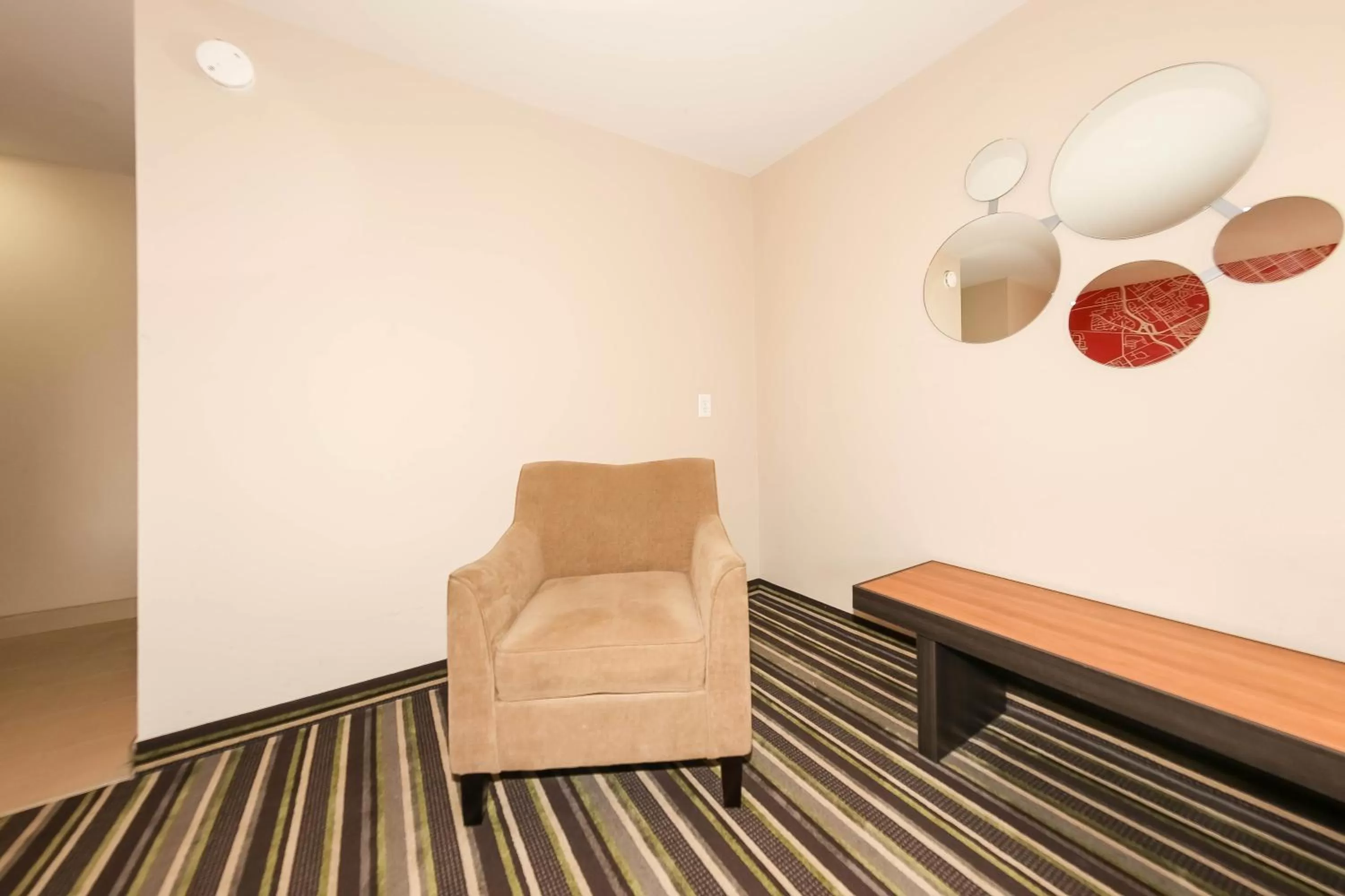 Living room in Howard Johnson by Wyndham Winnipeg West