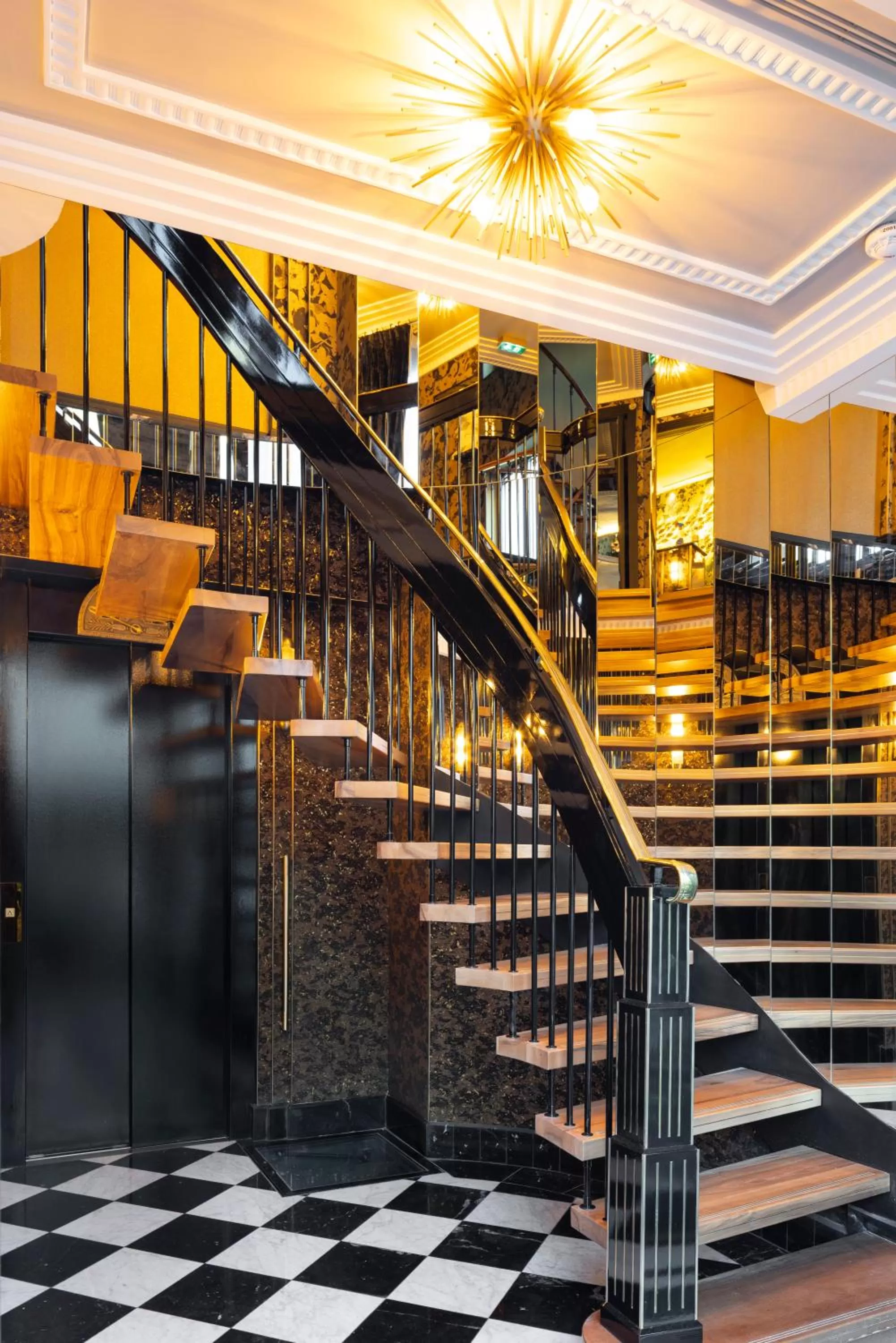 Facade/entrance in Manolita Paris