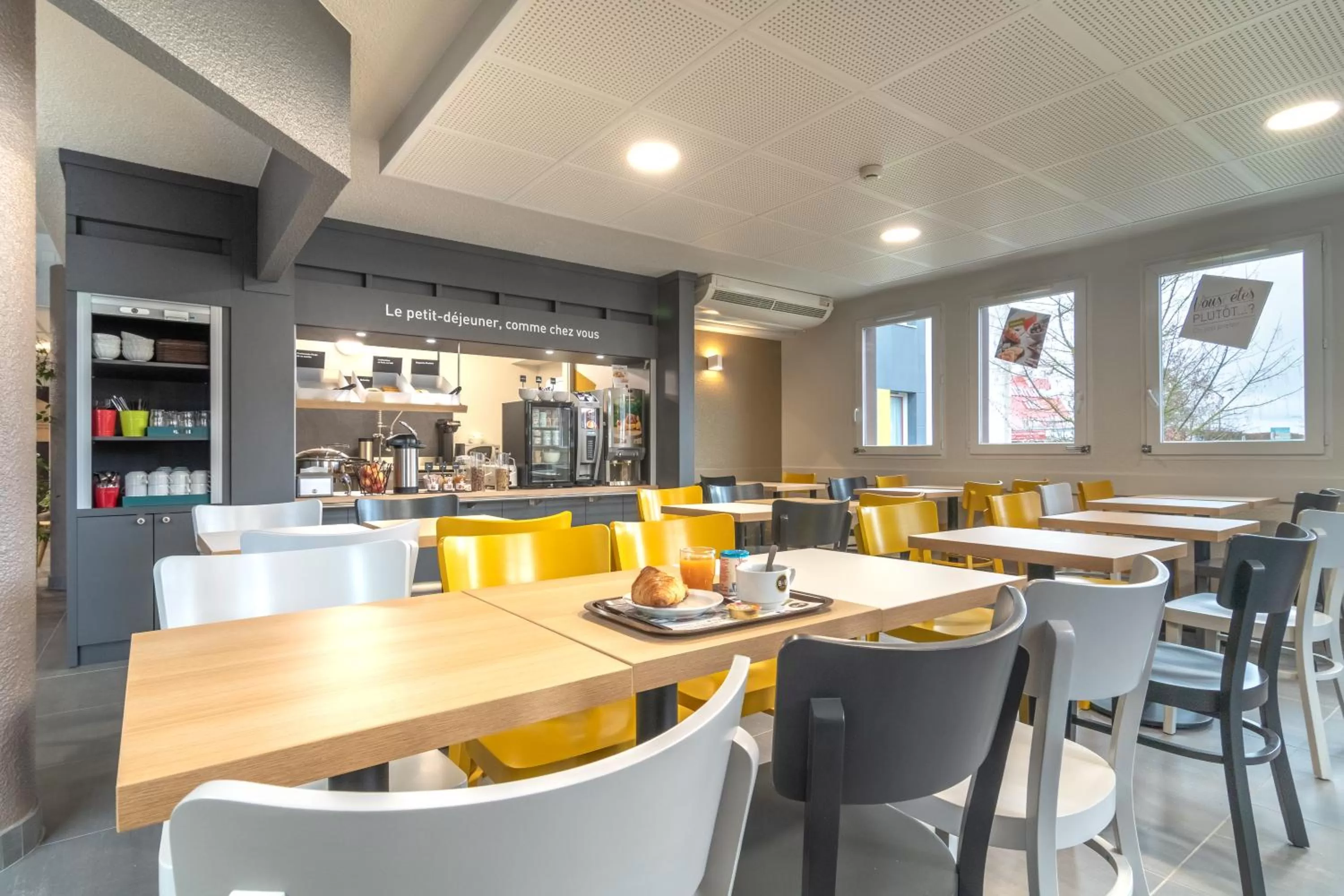 Buffet breakfast in B&B HOTEL CHATEAUROUX Déols