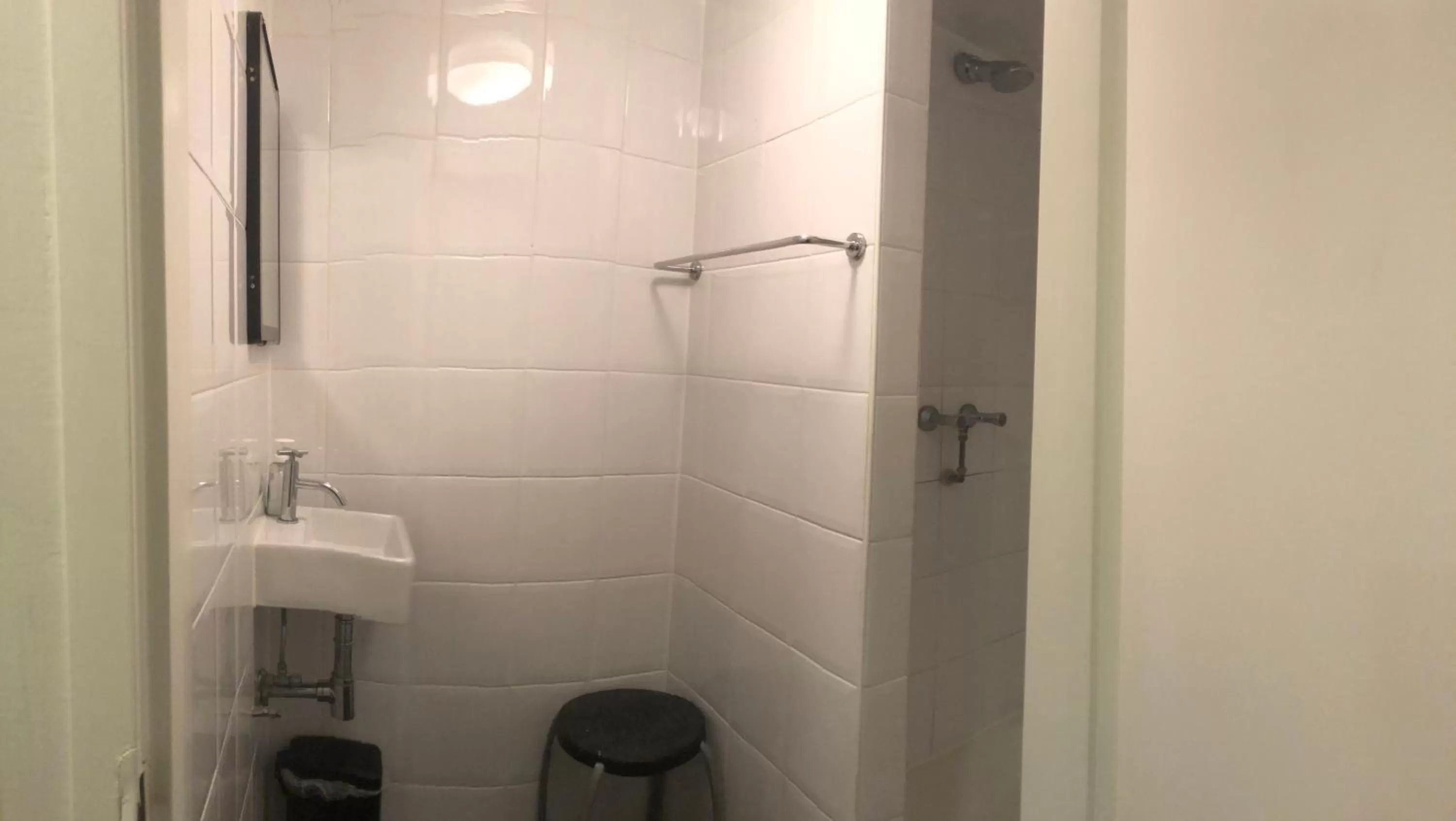 Shower in Hotel Hortus