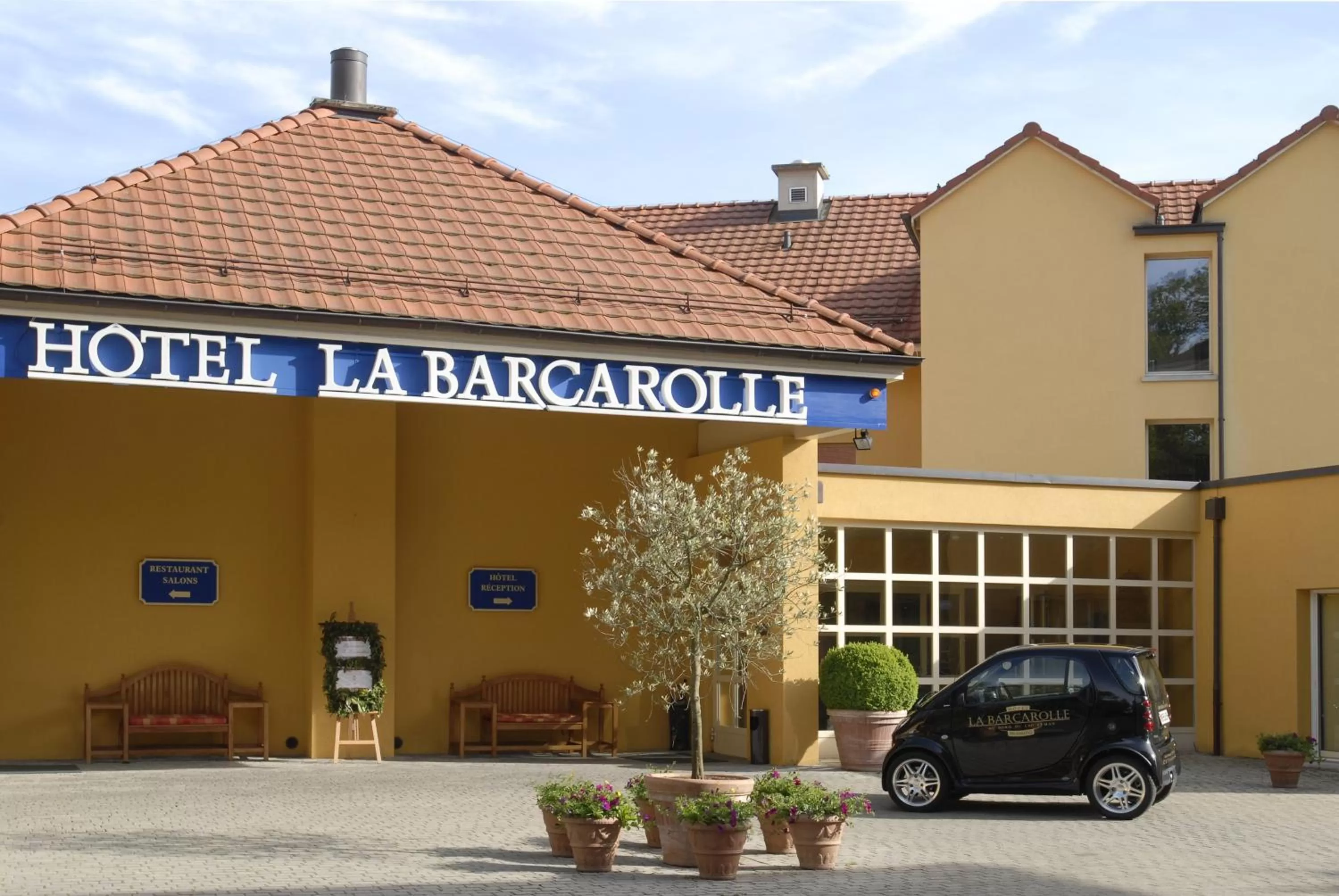 Facade/entrance in Hotel La Barcarolle