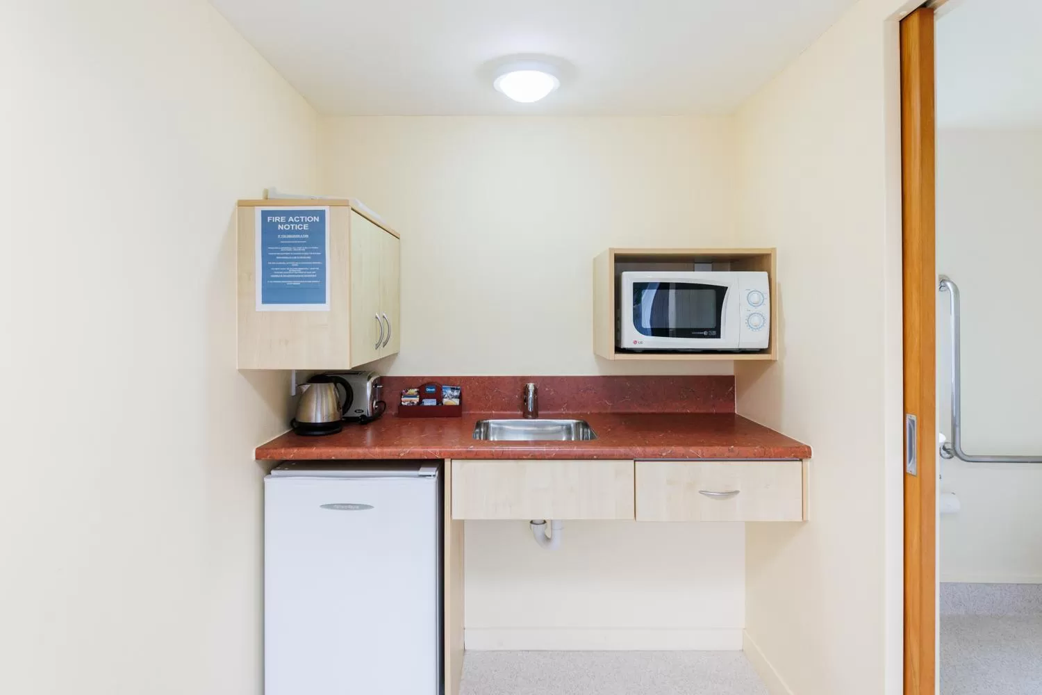 Kitchen or kitchenette in Bella Vista Motel Palmerston North