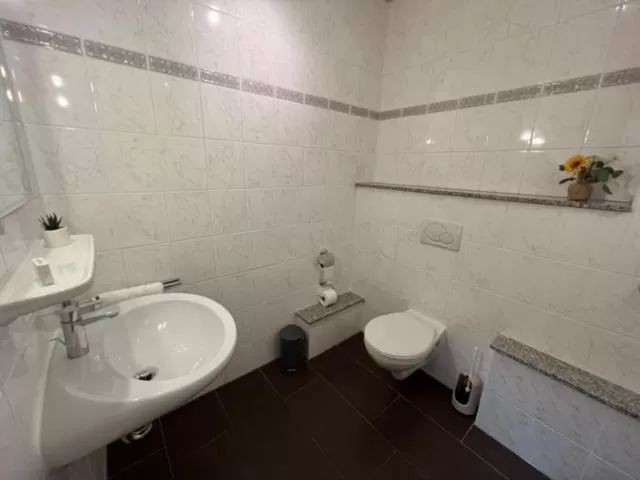 Bathroom in Hotel Rehkitz