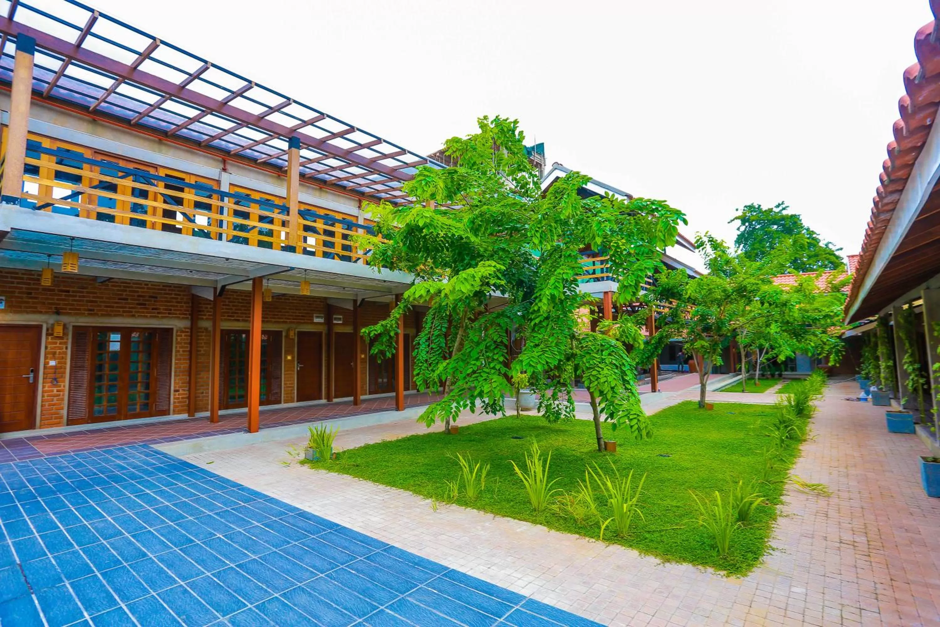 Garden in Olinia Airport Hotel
