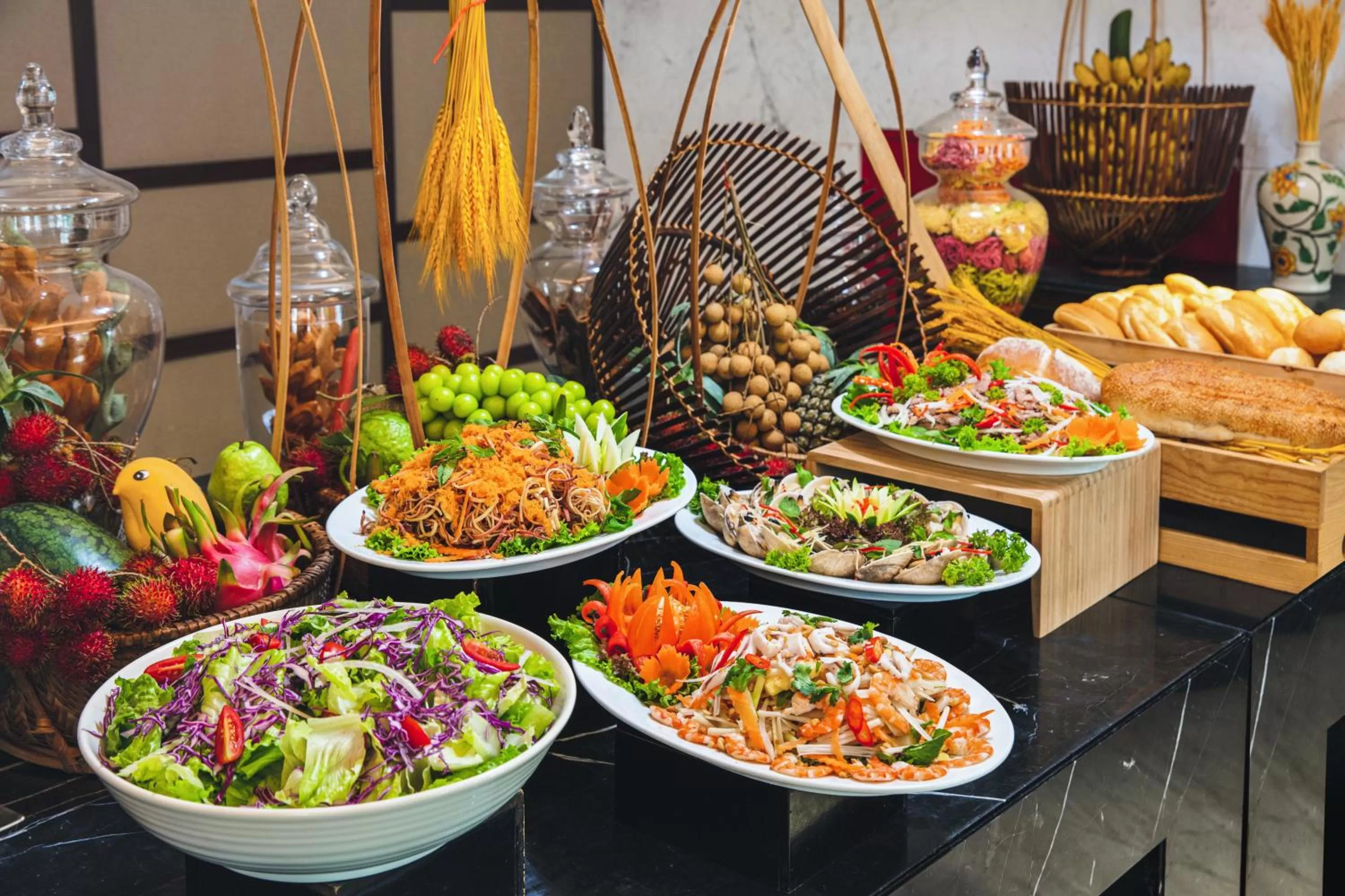 Restaurant/places to eat in Paradise Suites Hotel