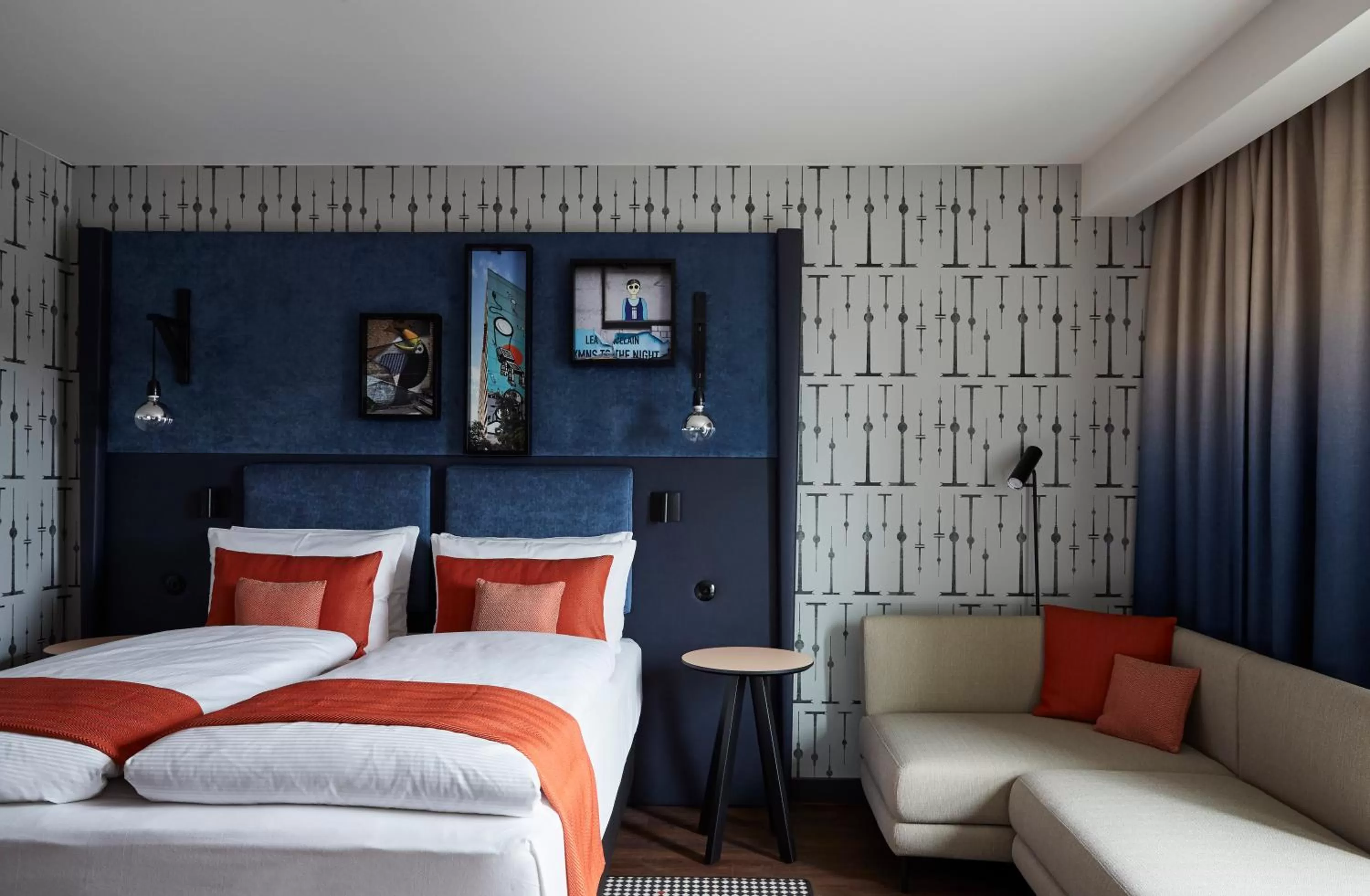 Photo of the whole room, Bed in Hotel Indigo Berlin - East Side Gallery