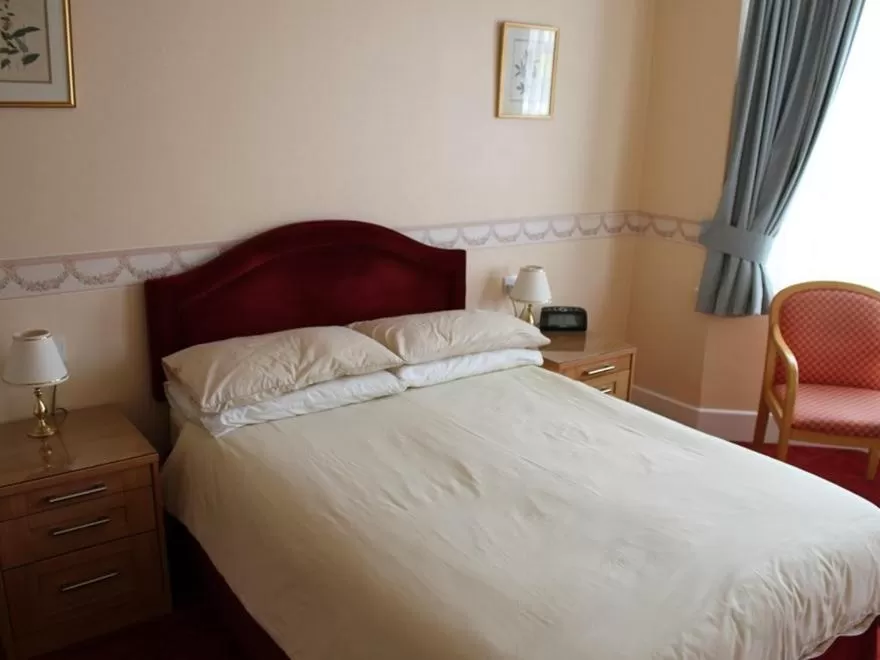 Bedroom, Bed in Merton House