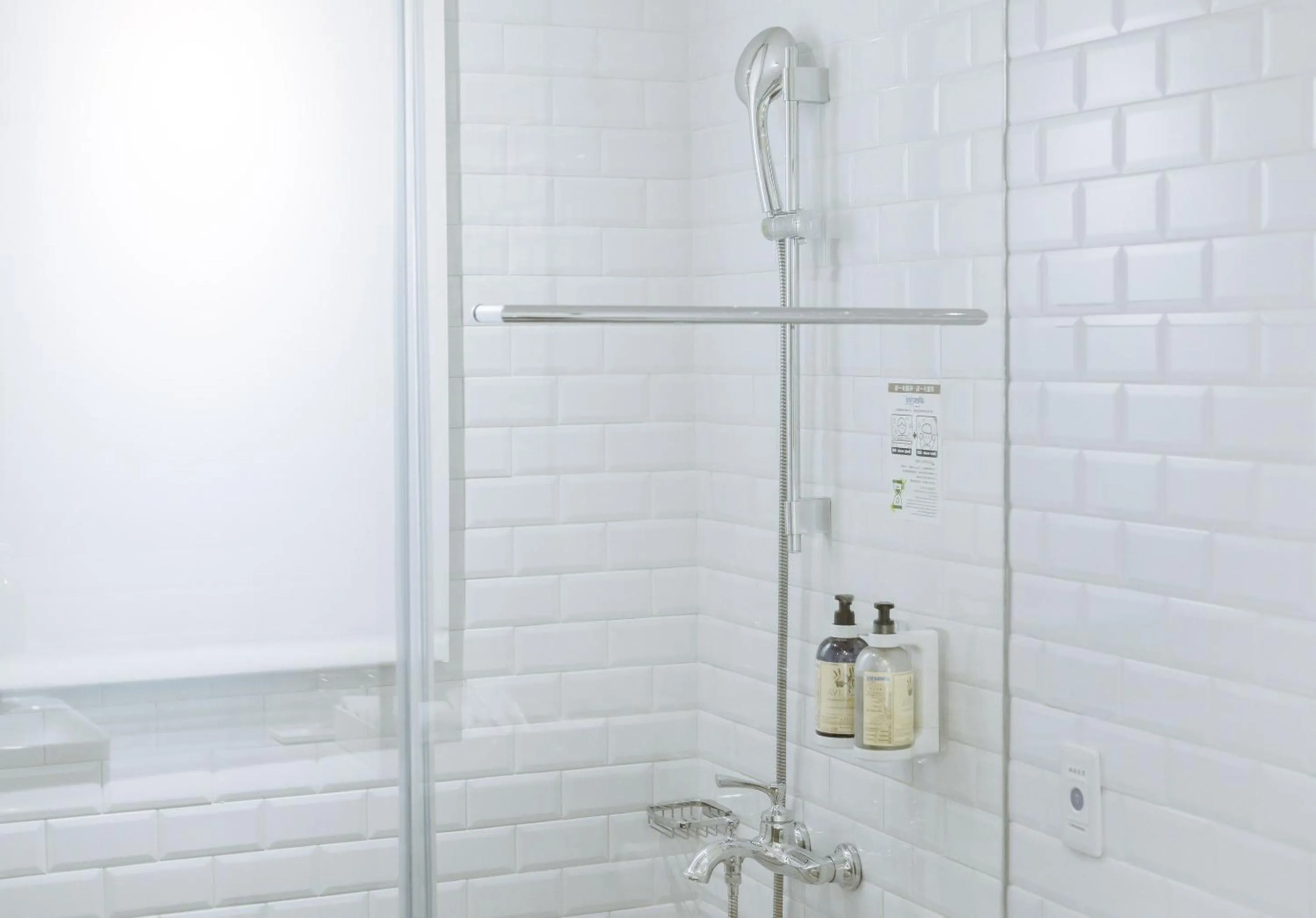 Bathroom in Hôtel de Ľeau