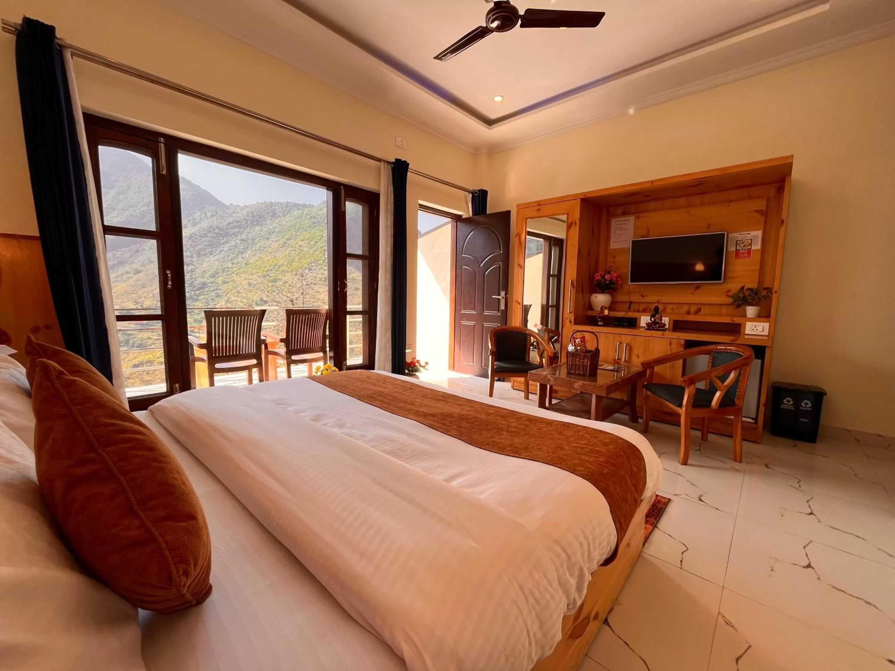 The Kempty Fall Resort, Mussoorie