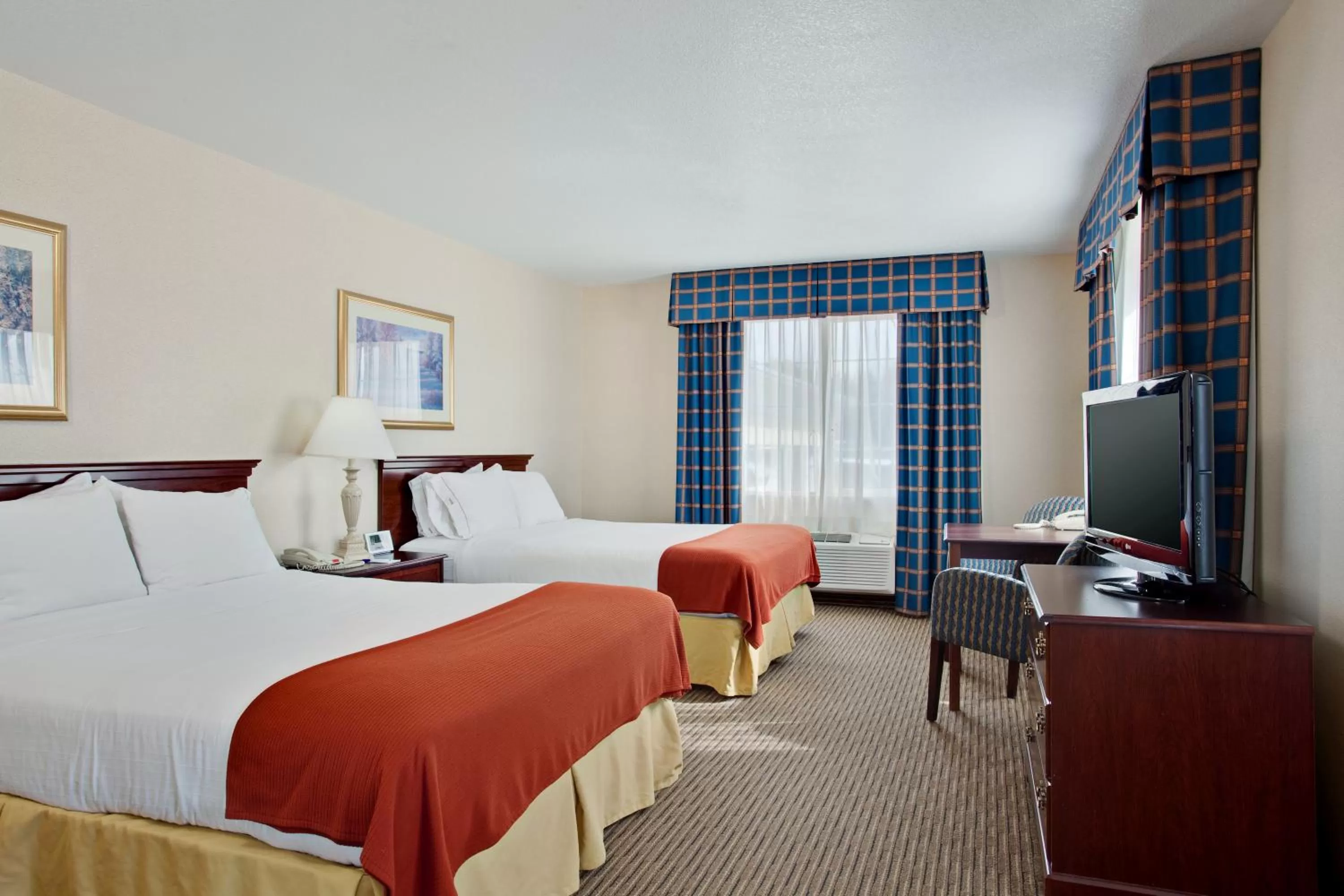 Photo of the whole room, Bed in Holiday Inn Express & Suites Jackson by IHG