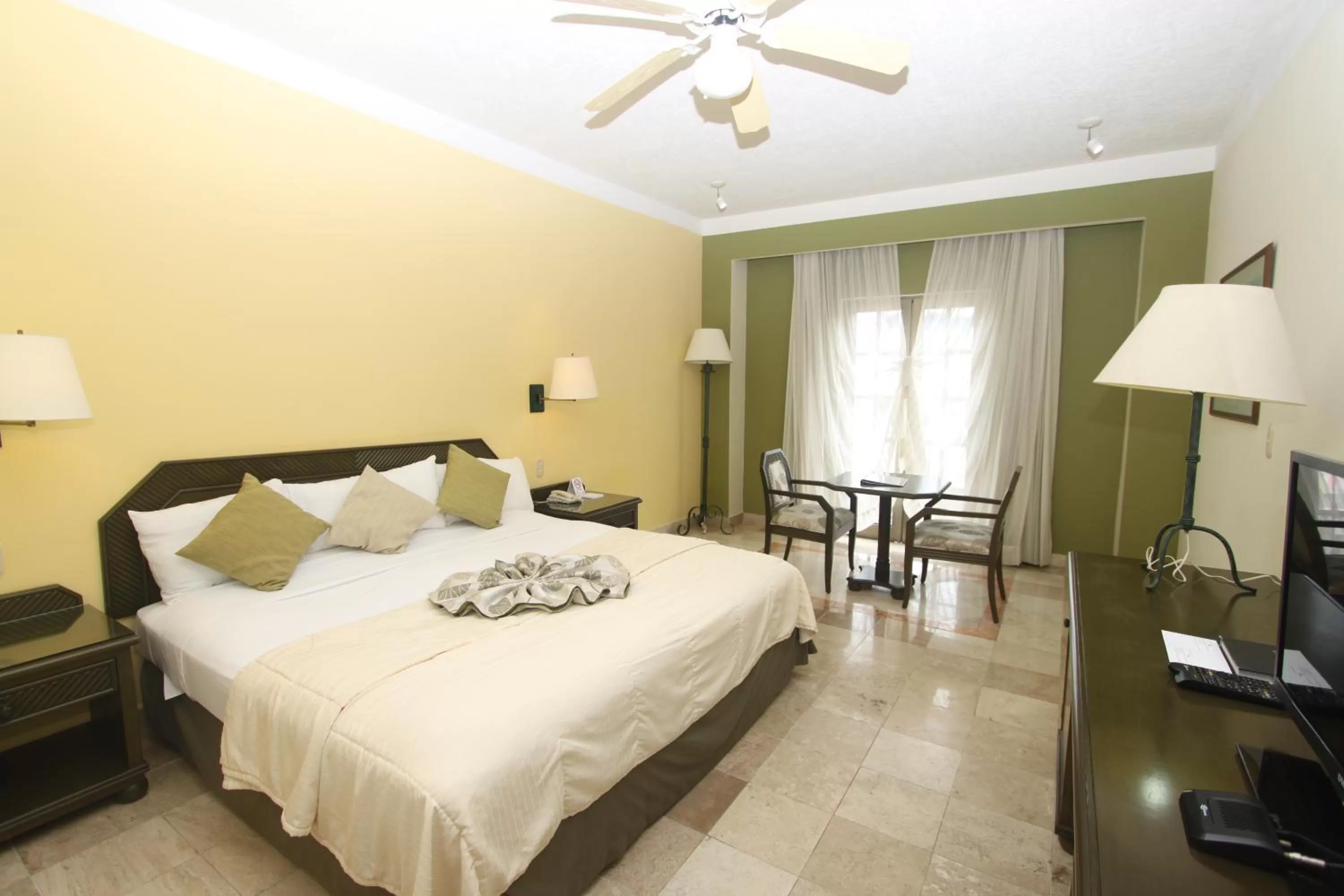 Photo of the whole room, Bed in Hotel Los Itzaes by 5th av