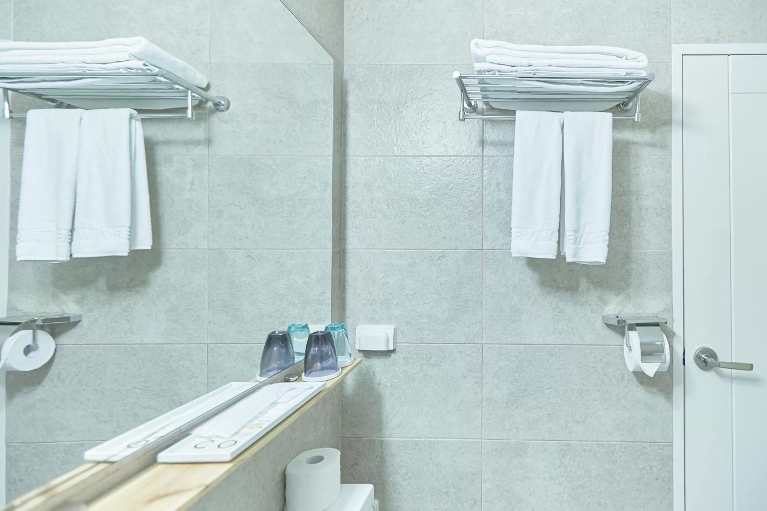 Deluxe Family Twin Room in Towerhill Hotel