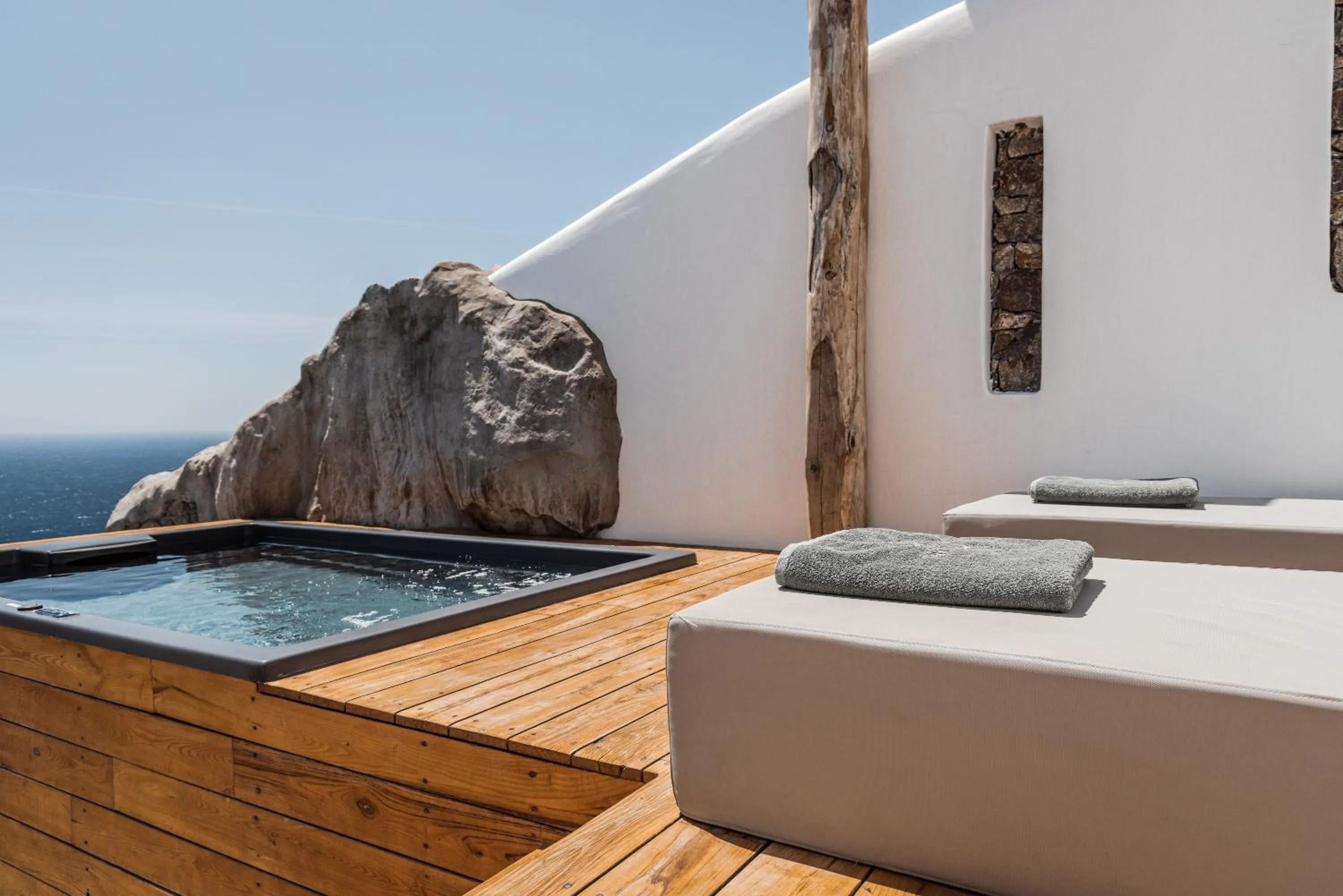 Hot Tub in Alissachni Mykonos