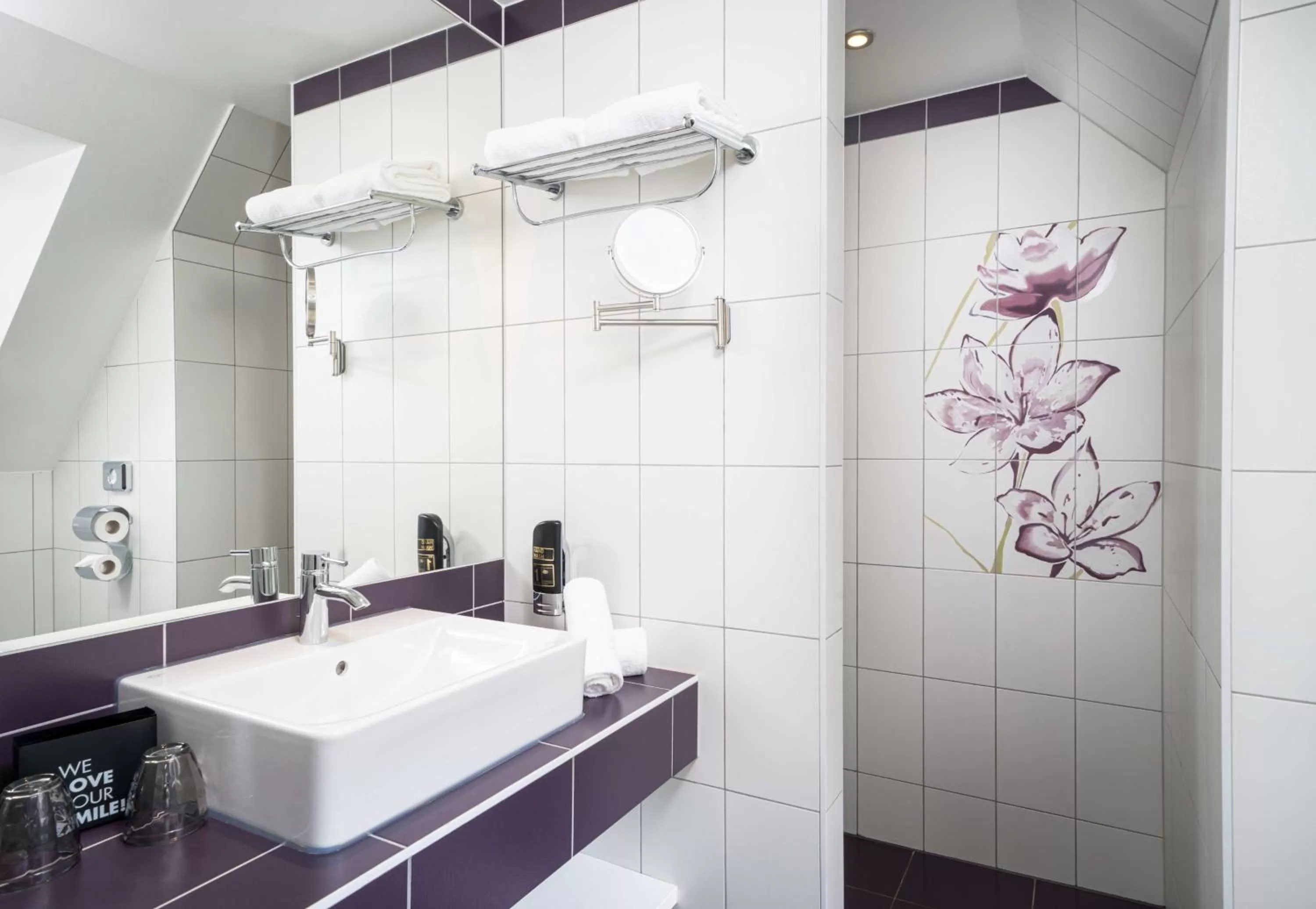 Bathroom in elaya hotel vienna city west