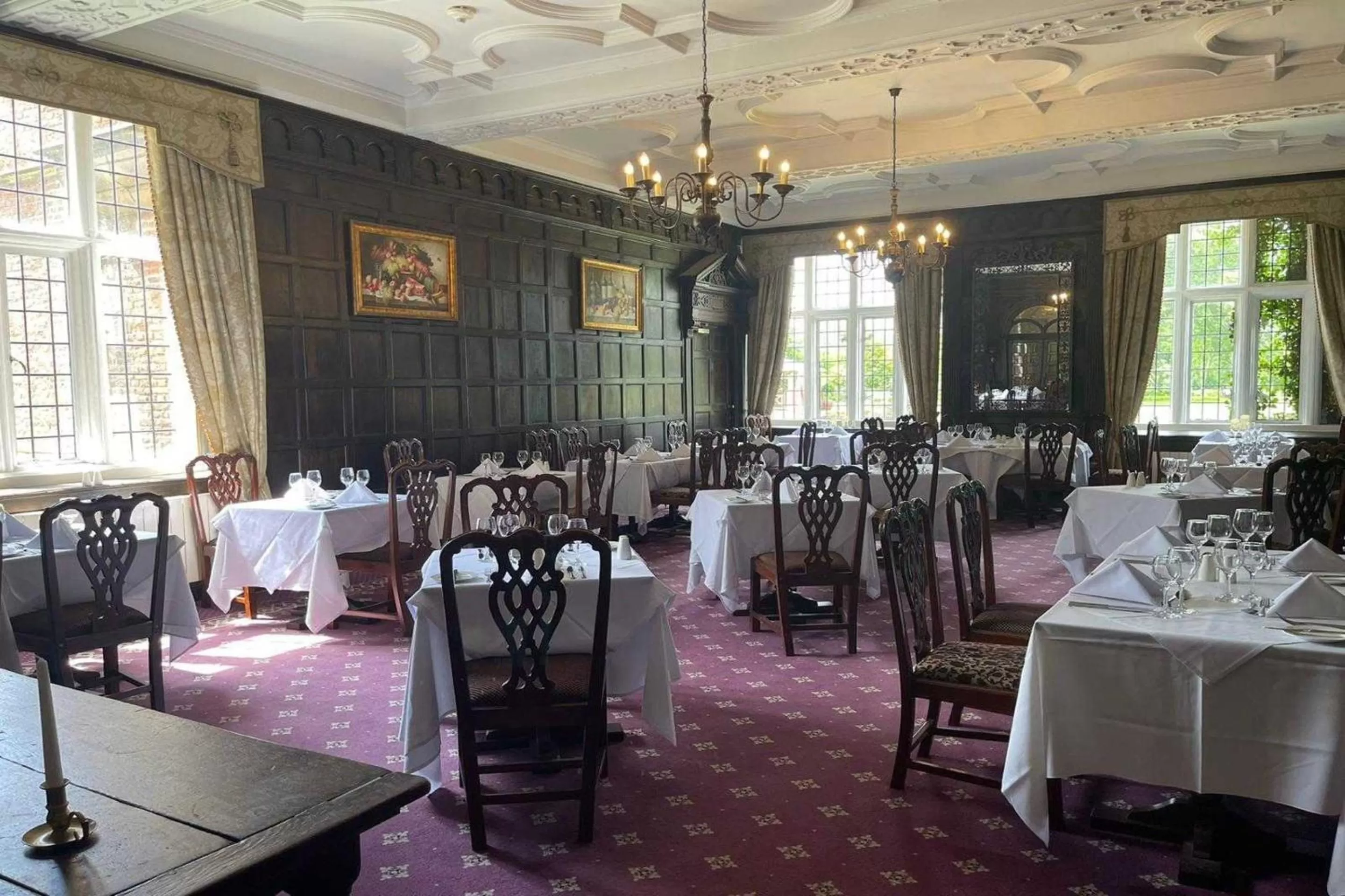 Restaurant/Places to Eat in OYO Dovecote Hotel