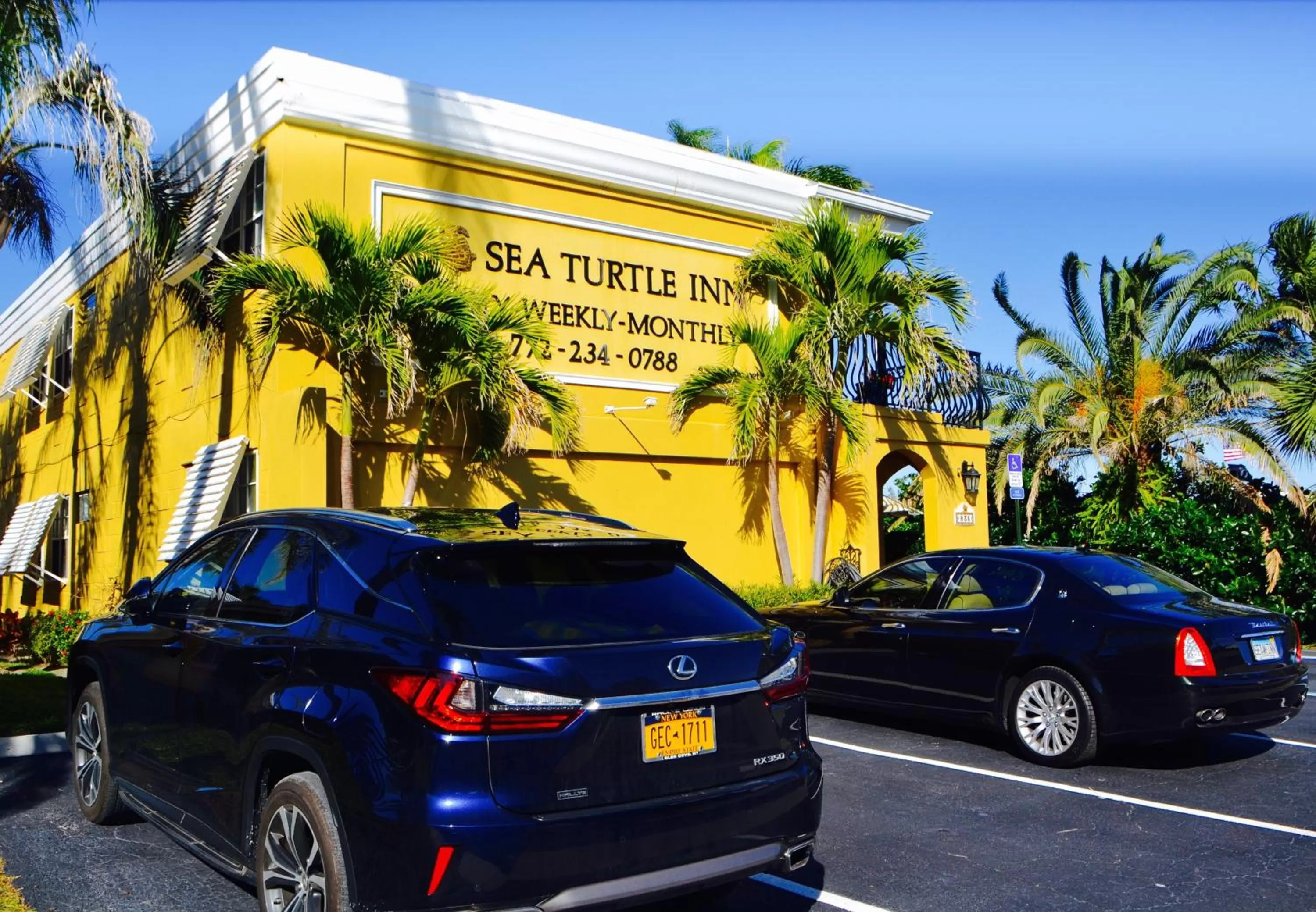 Facade/entrance, Property Building in Sea Turtle Inn
