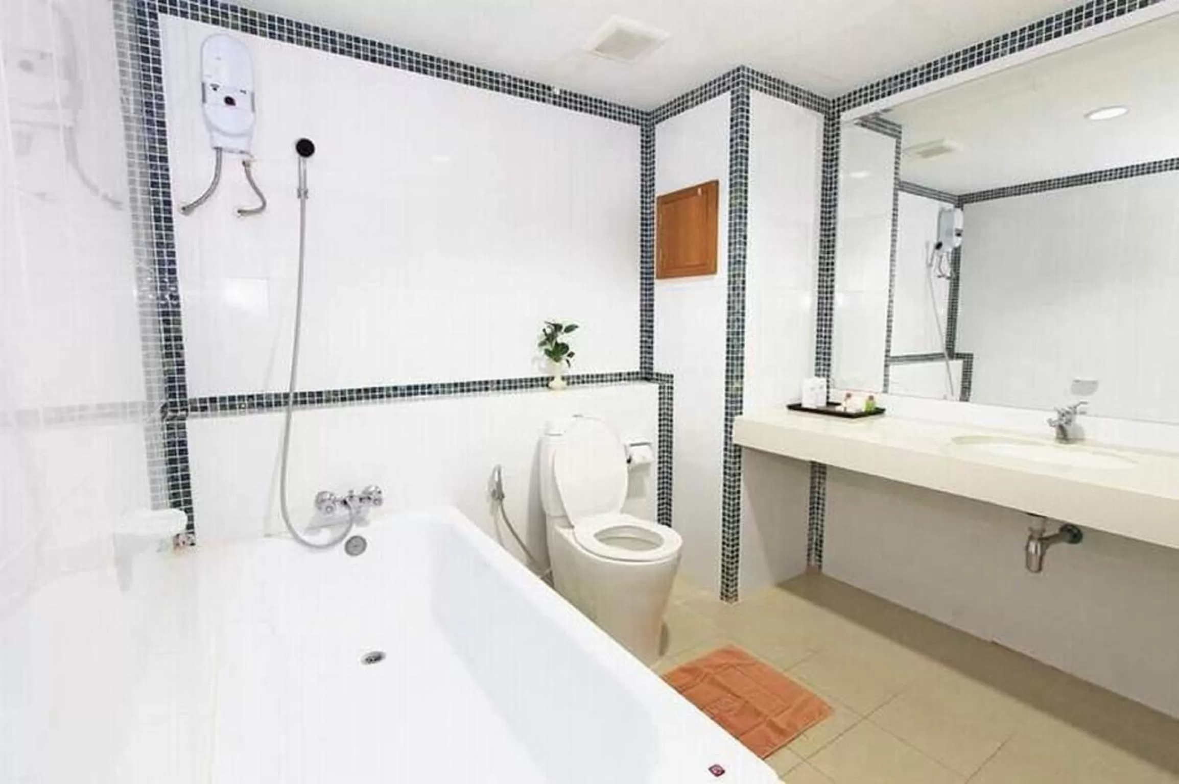 Bathroom in Convenient Grand Hotel