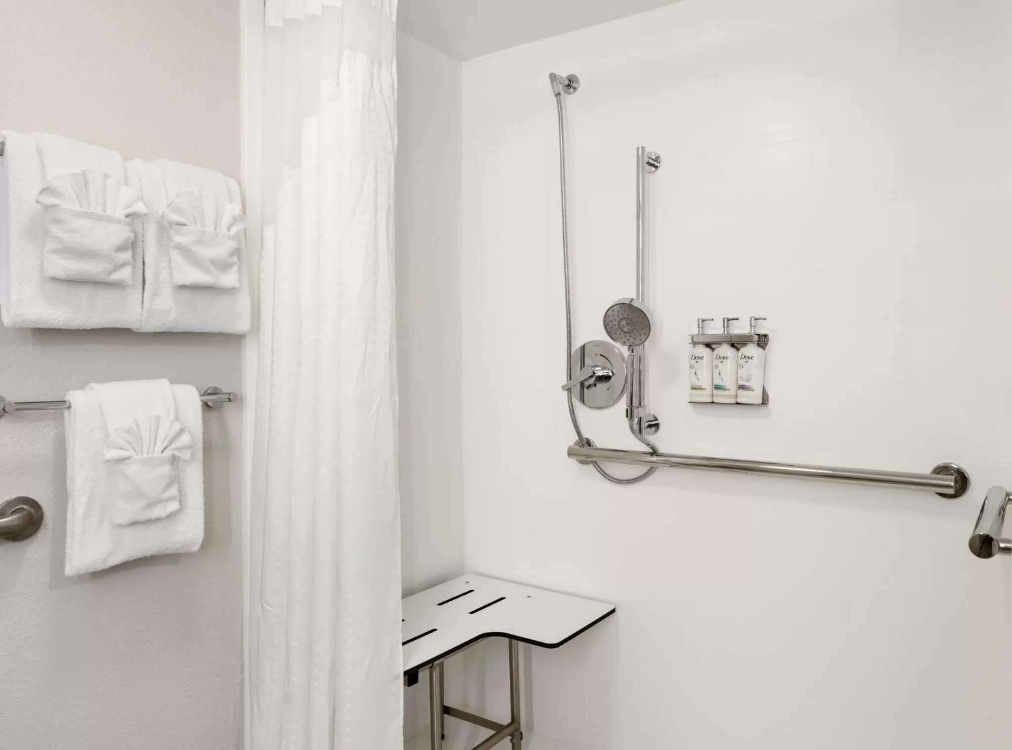 Photo of the whole room in Holiday Inn Express Indianapolis Airport by IHG