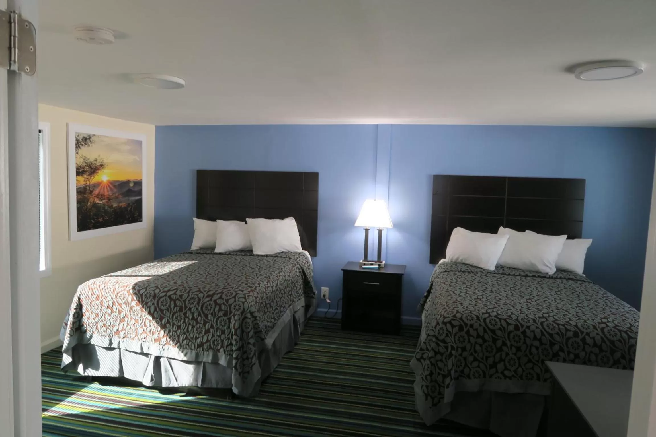 Bed in Days Inn by Wyndham Lincoln