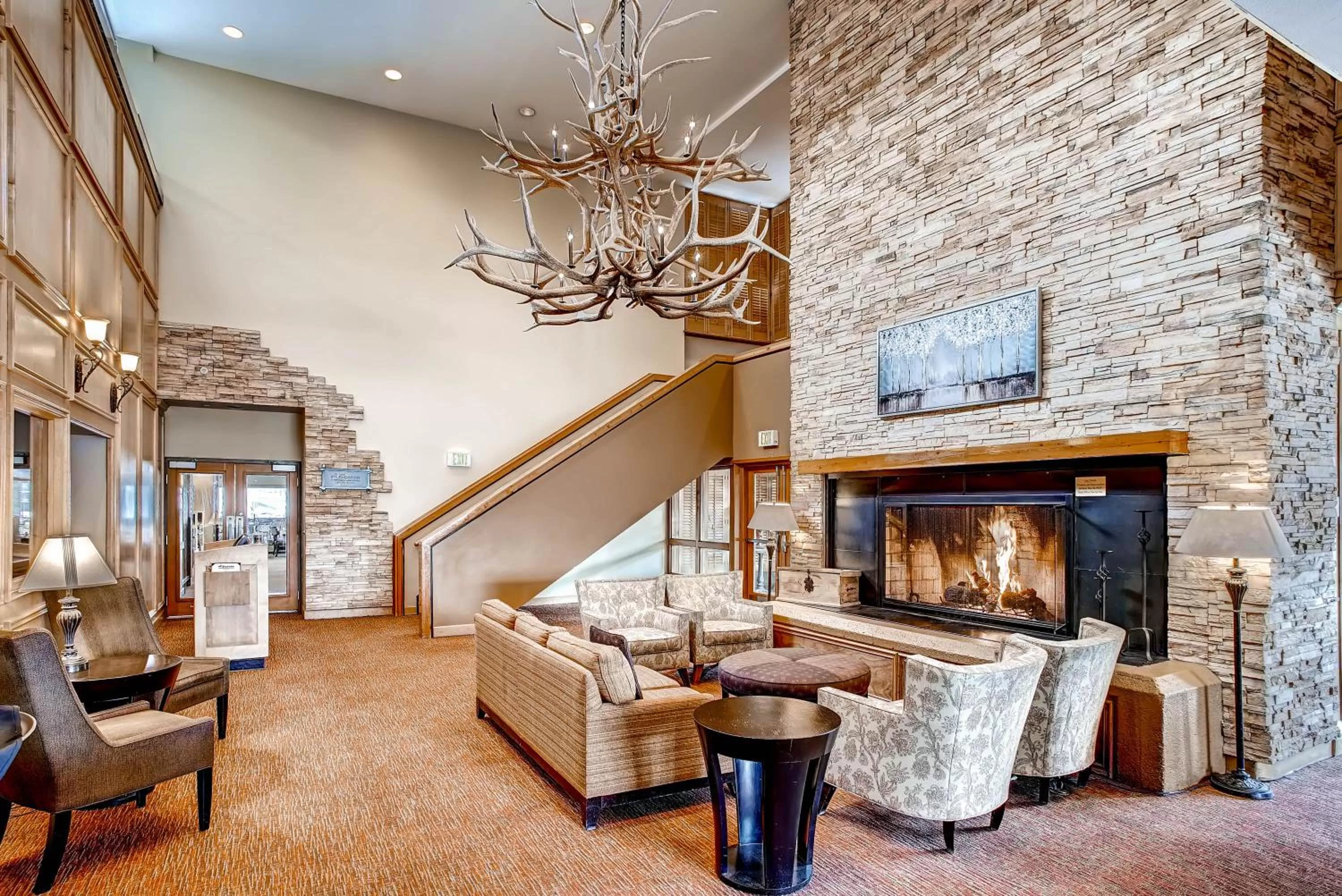 Lounge or bar in The Keystone Lodge and Spa by Keystone Resort
