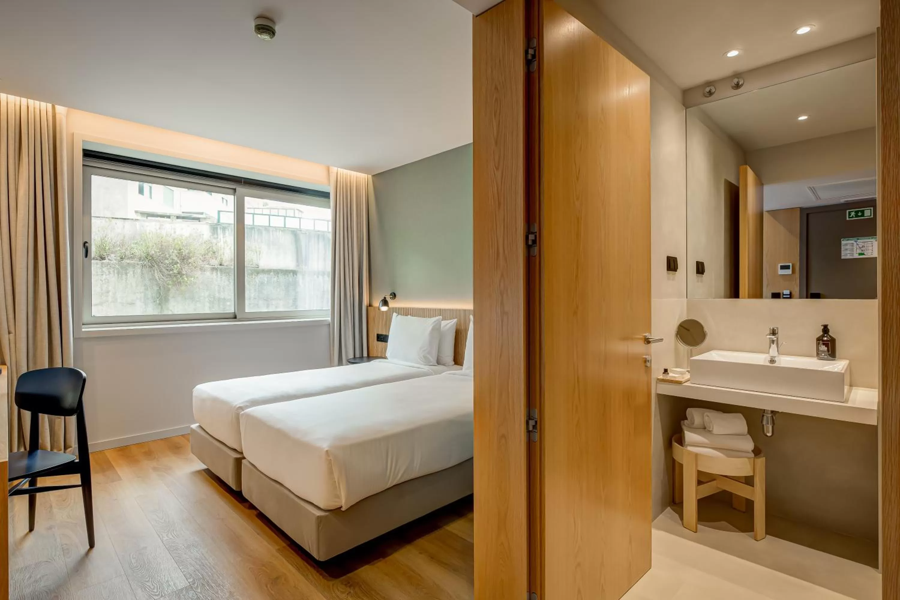 Photo of the whole room, Bed in Acta The Clover