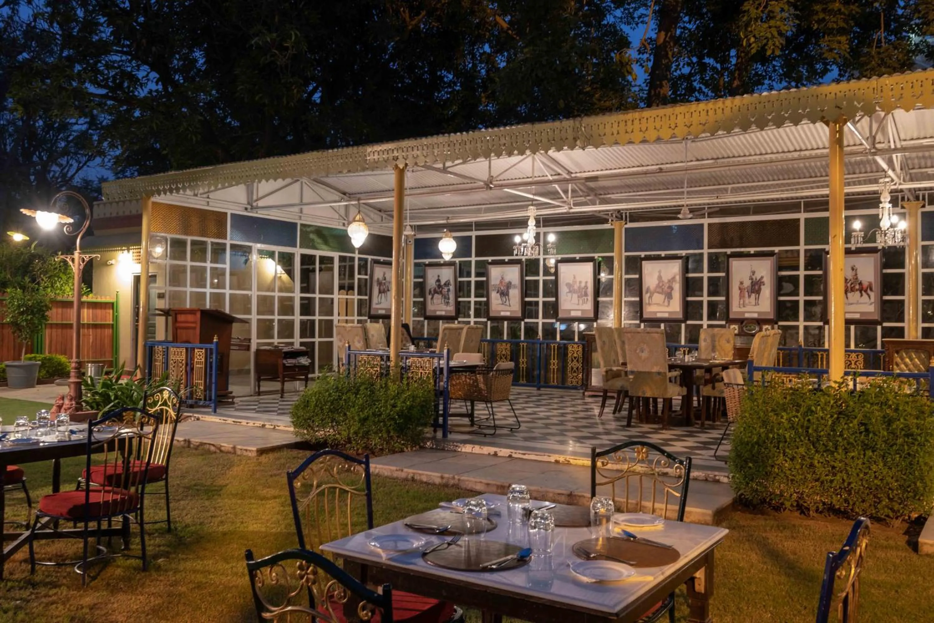 Restaurant/places to eat in Hotel Narain Niwas Palace