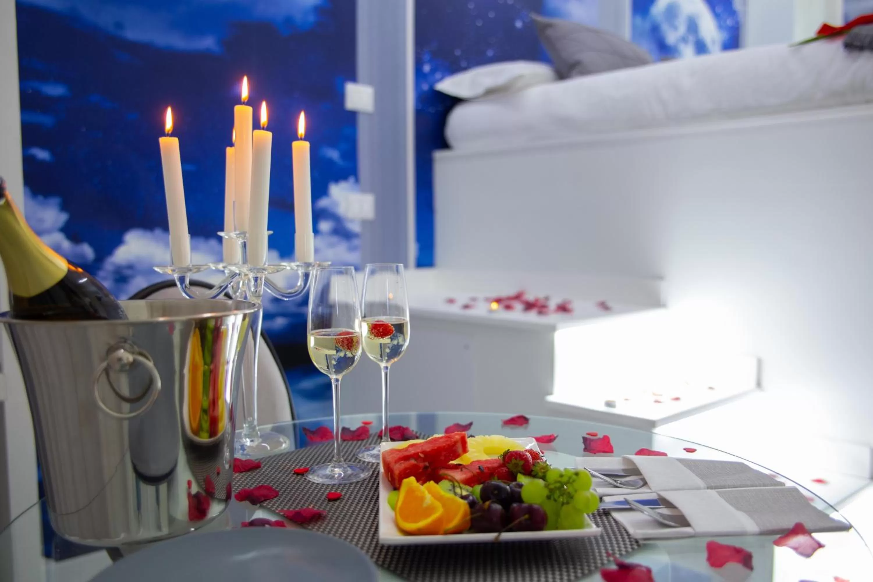 Food and drinks in Love Suite Roma - Il Nido d'Amore