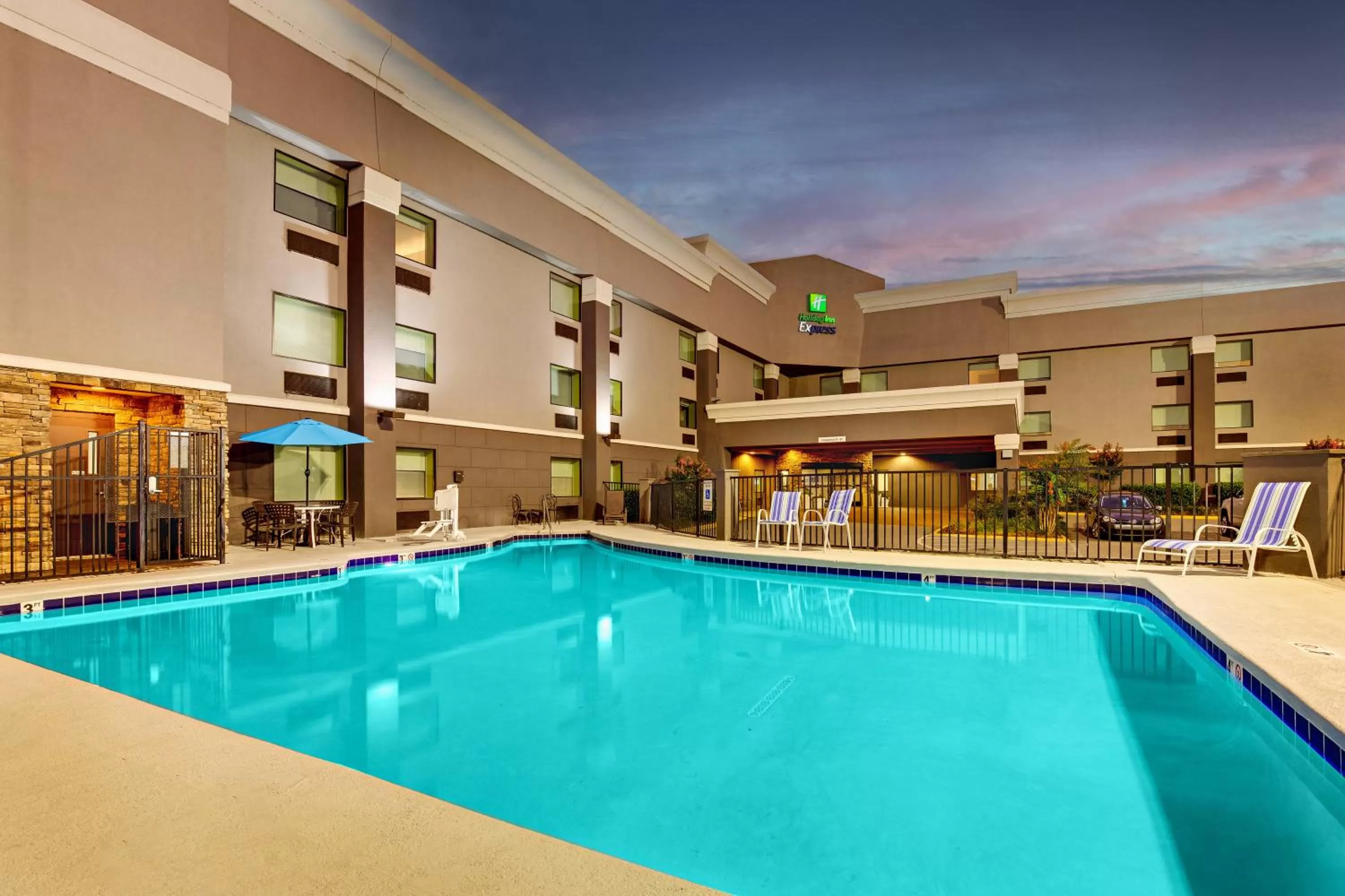 Swimming pool in Holiday Inn Express Nashville W-I40 by IHG