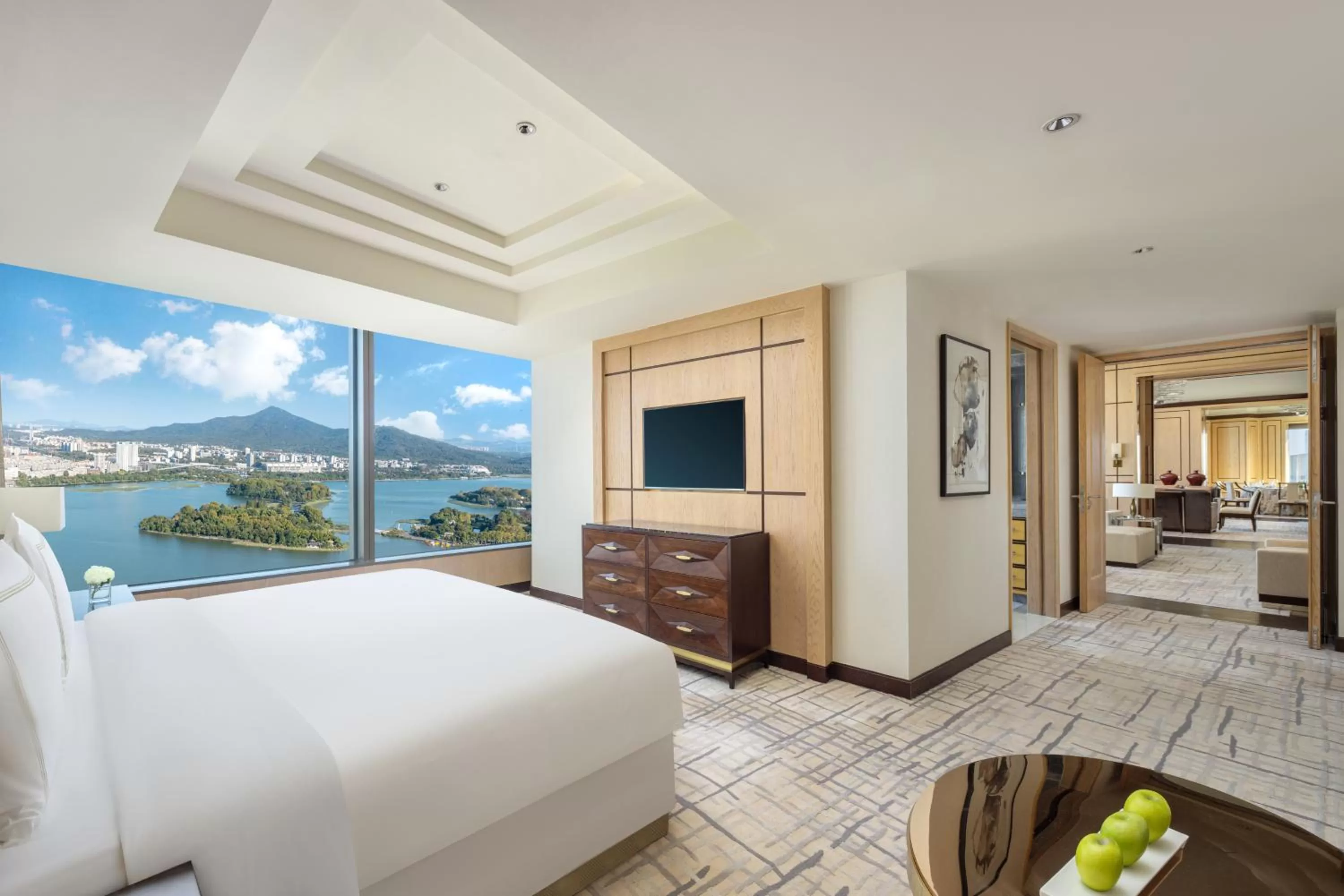 Bedroom, Bed in Shangri-La Nanjing