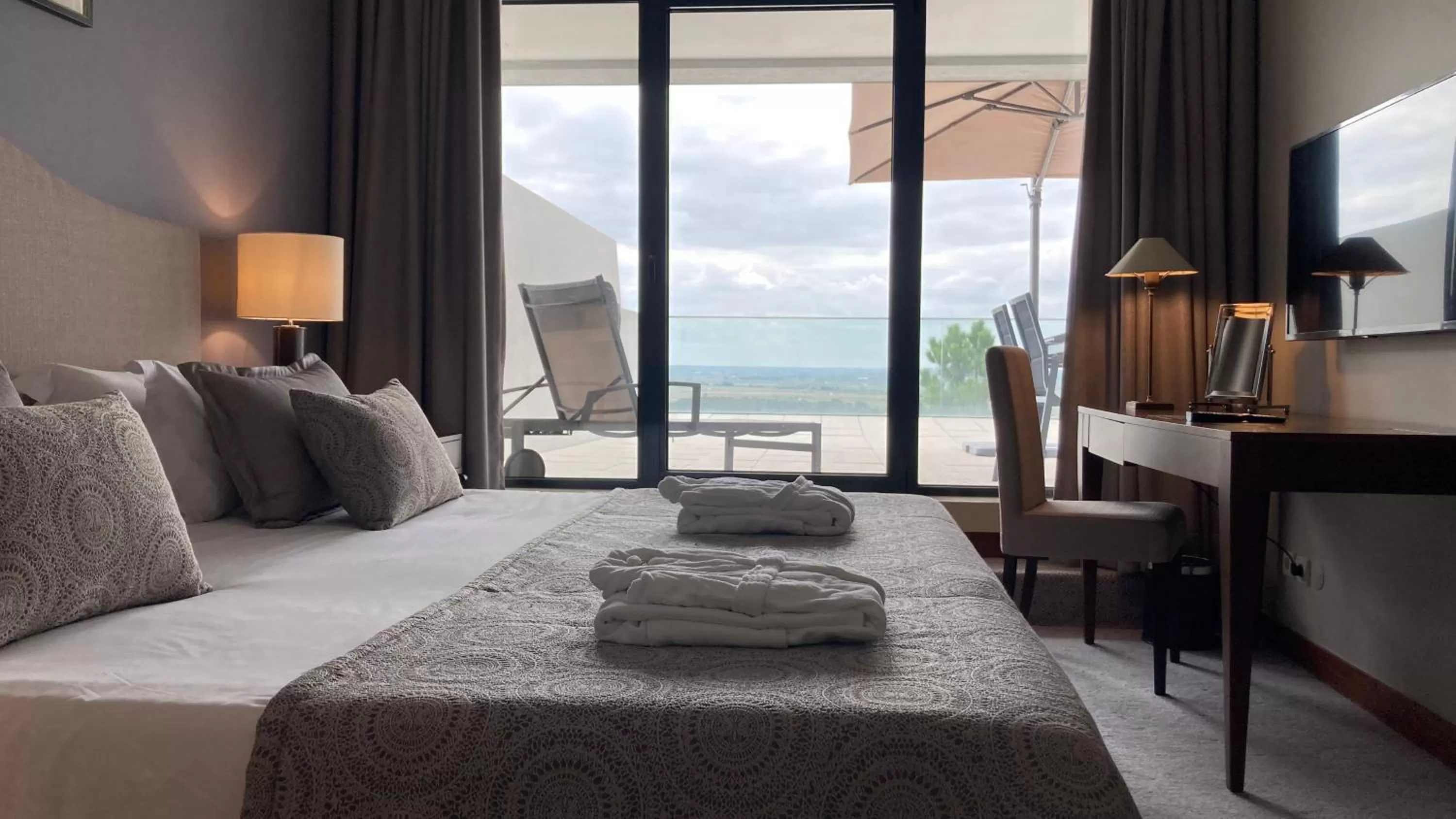 View (from property/room), Bed in Verdi Santarém