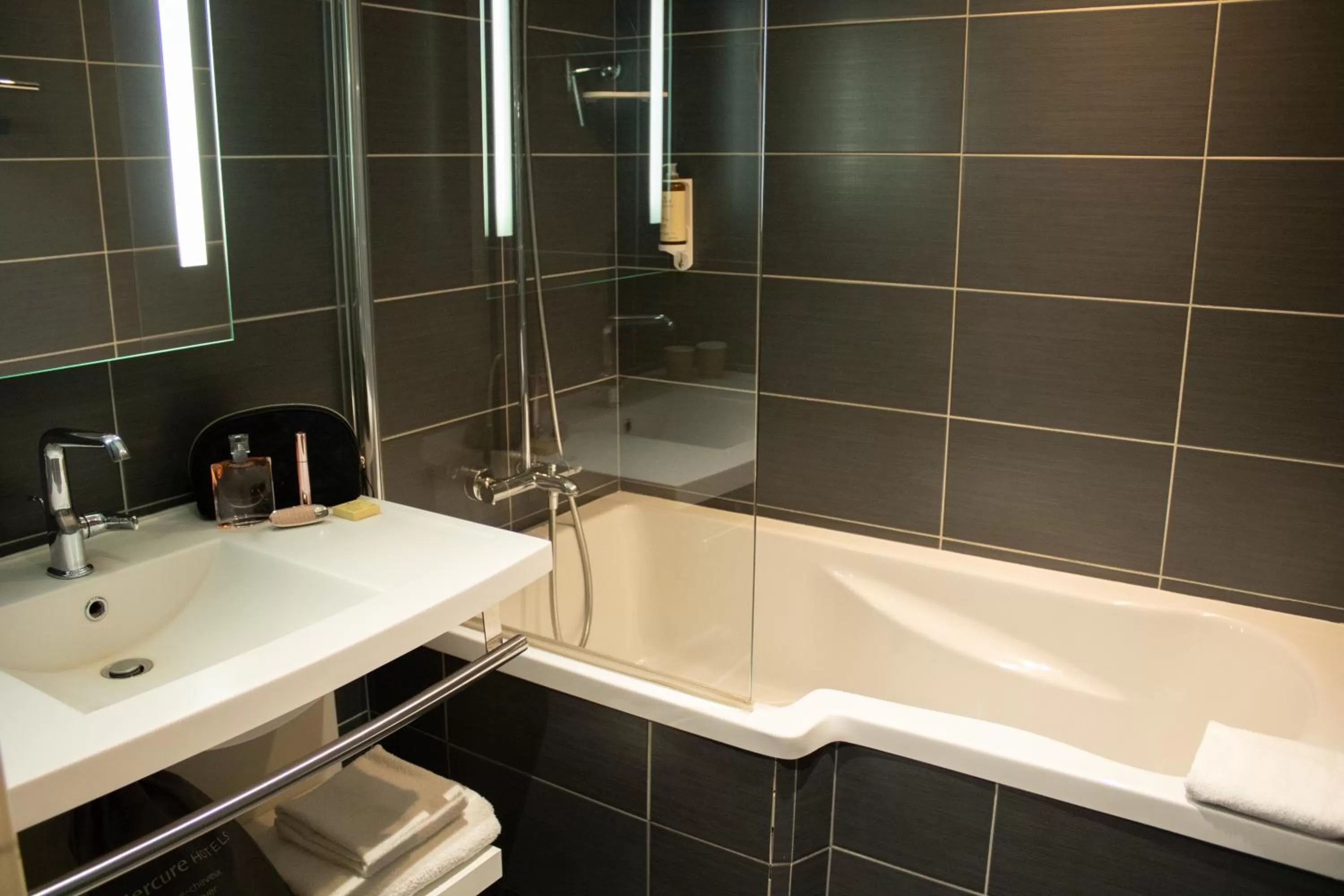 Bathroom in Mercure Tours Nord