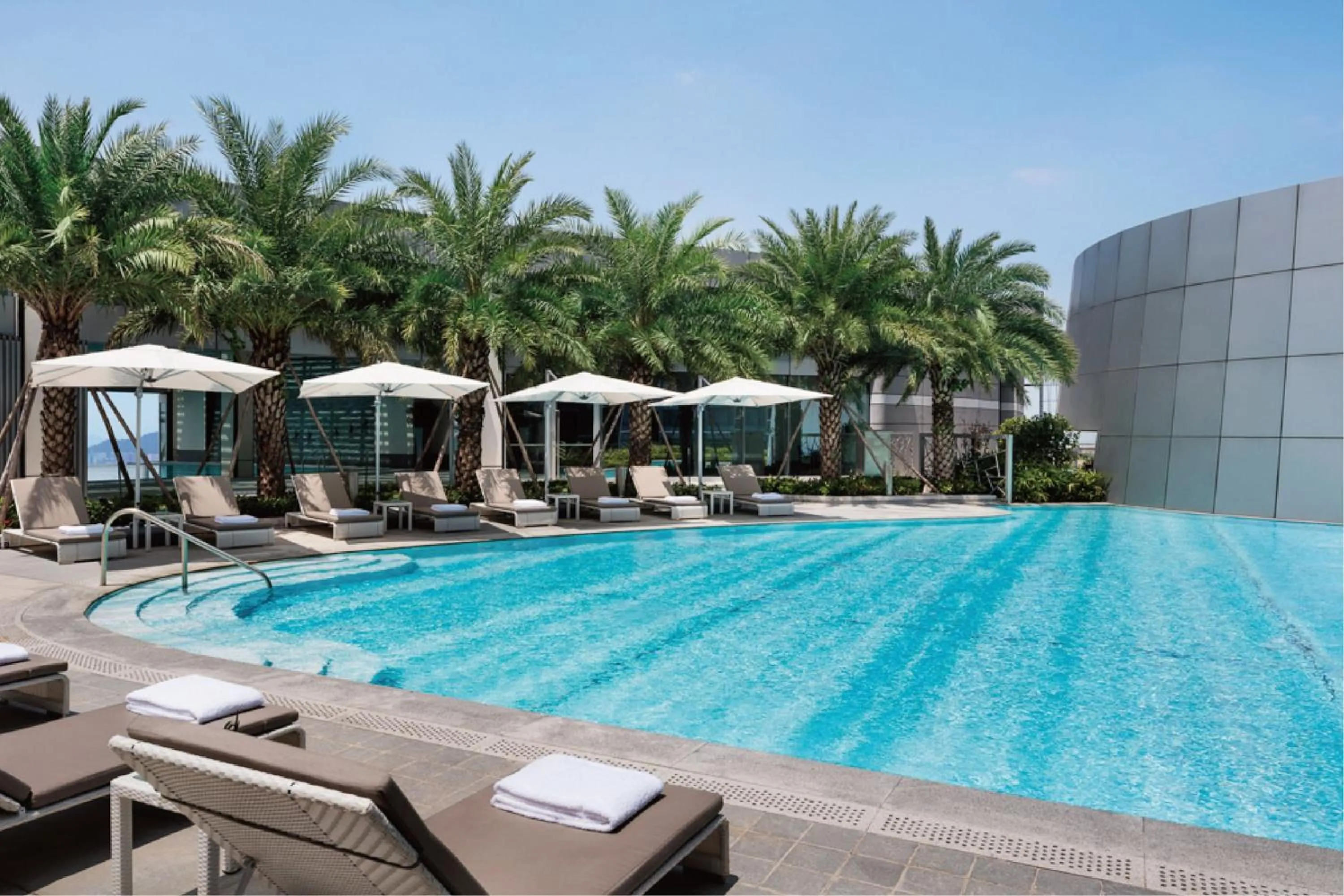 Swimming pool in JW Marriott Hotel Shenzhen Bao'an International Airport