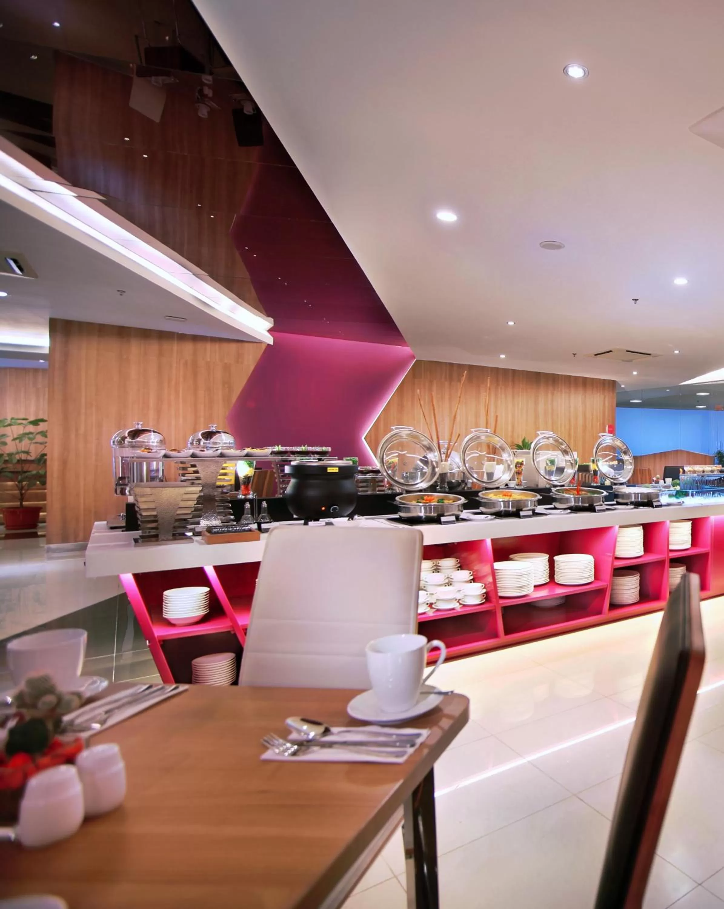 Restaurant/places to eat in favehotel LTC Glodok
