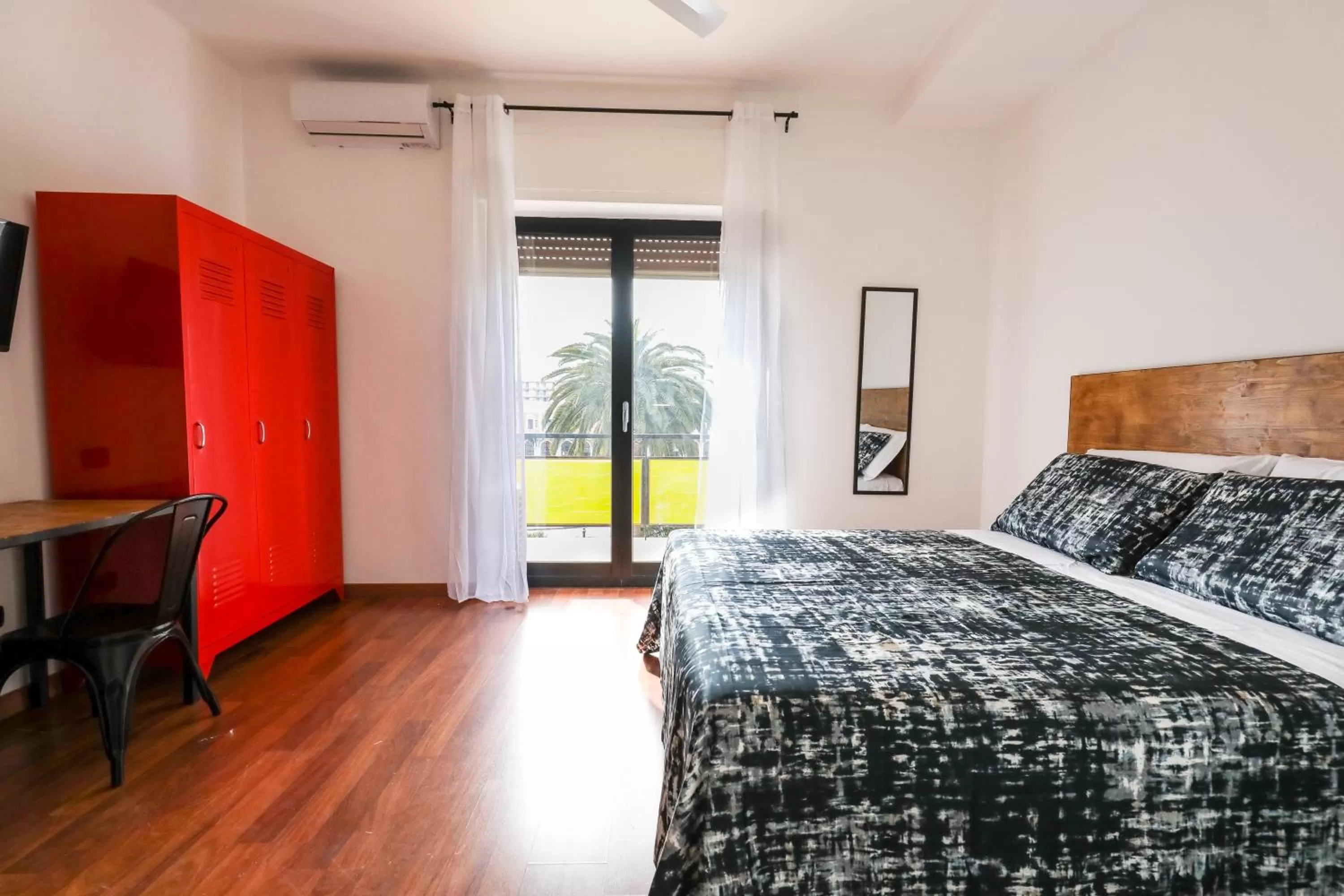 Landmark view, Bed in Travel B&B