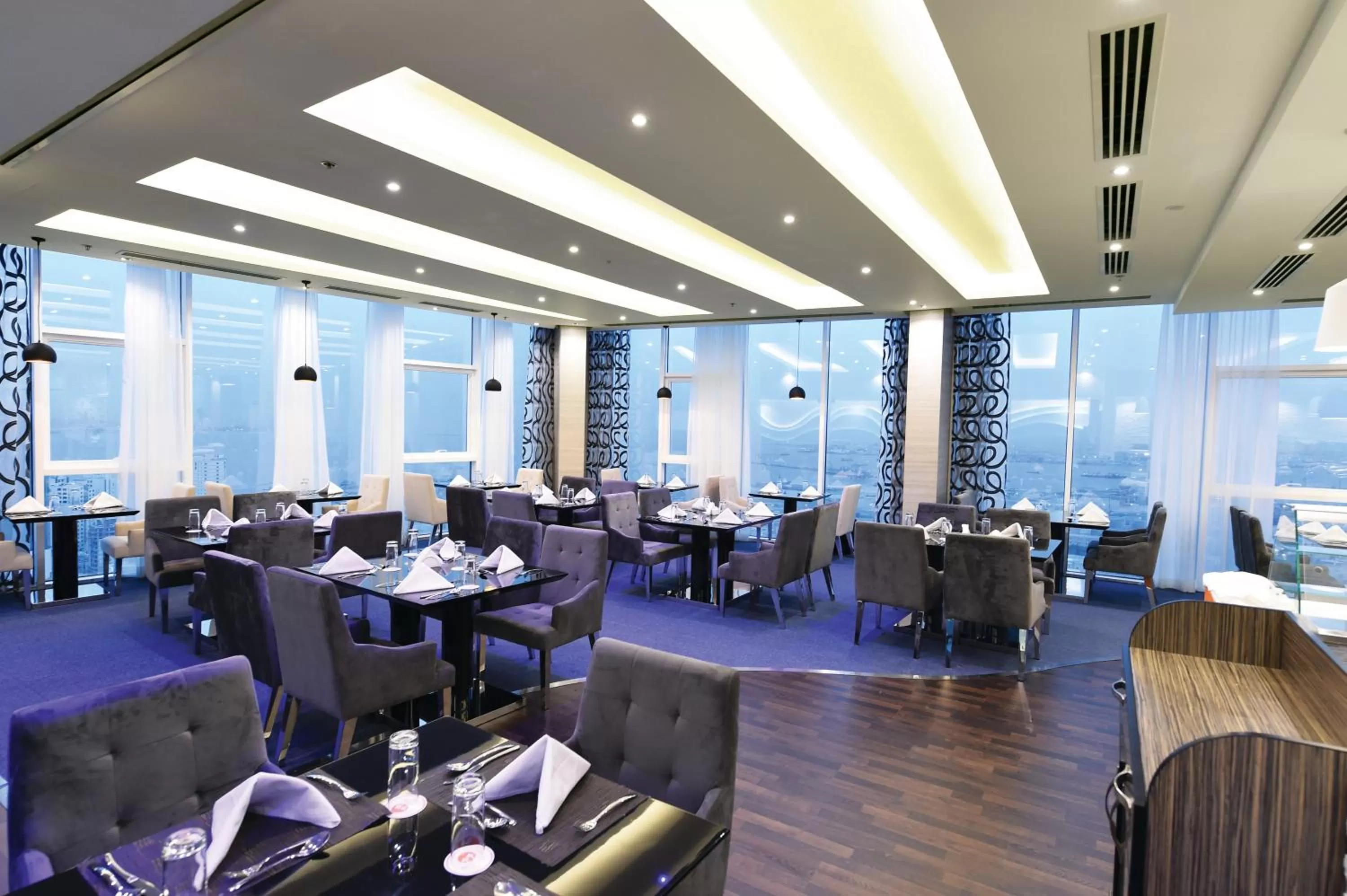 Restaurant/places to eat in Orange Suites Hotel