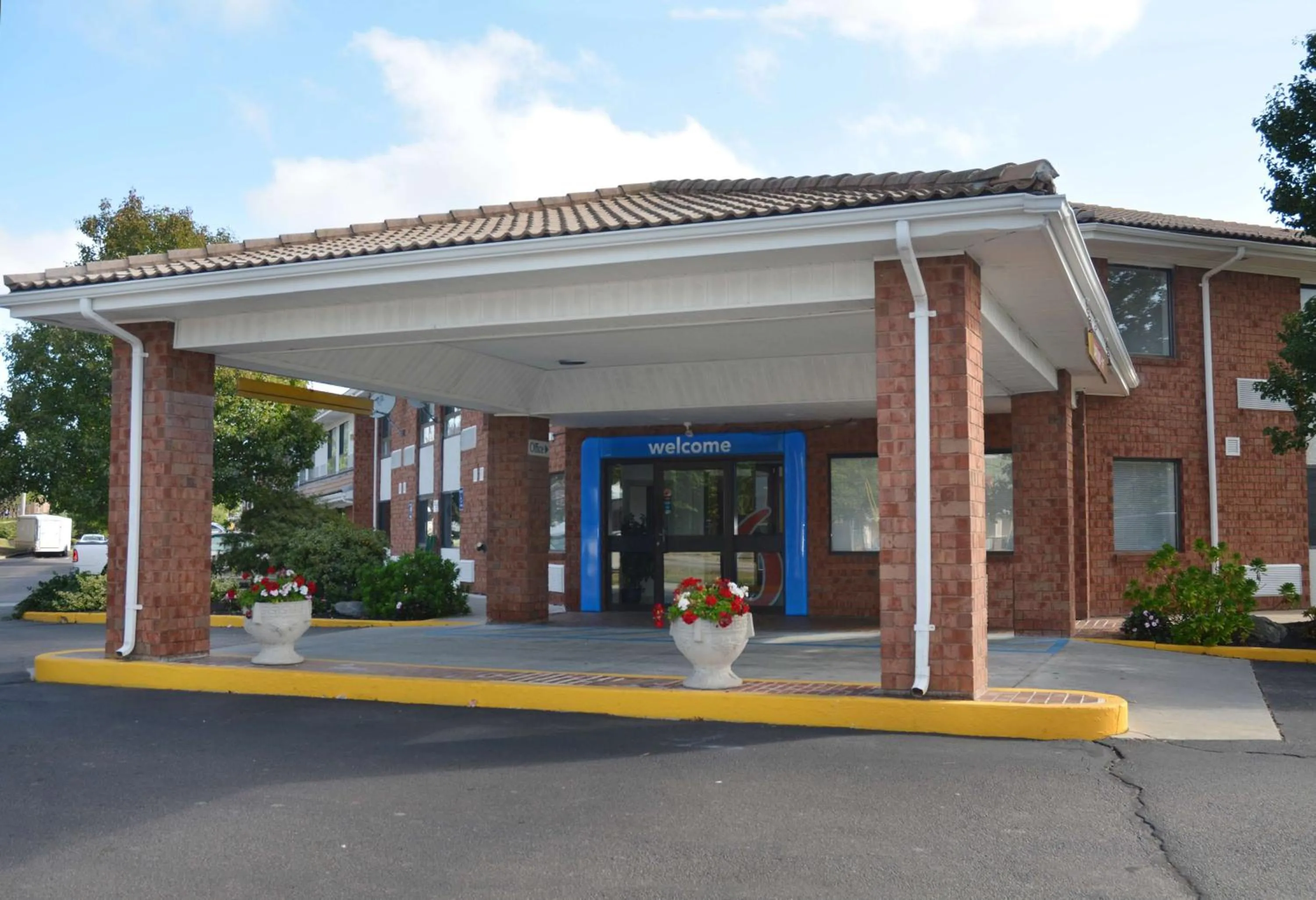 Property building in Motel 6-Newport, RI