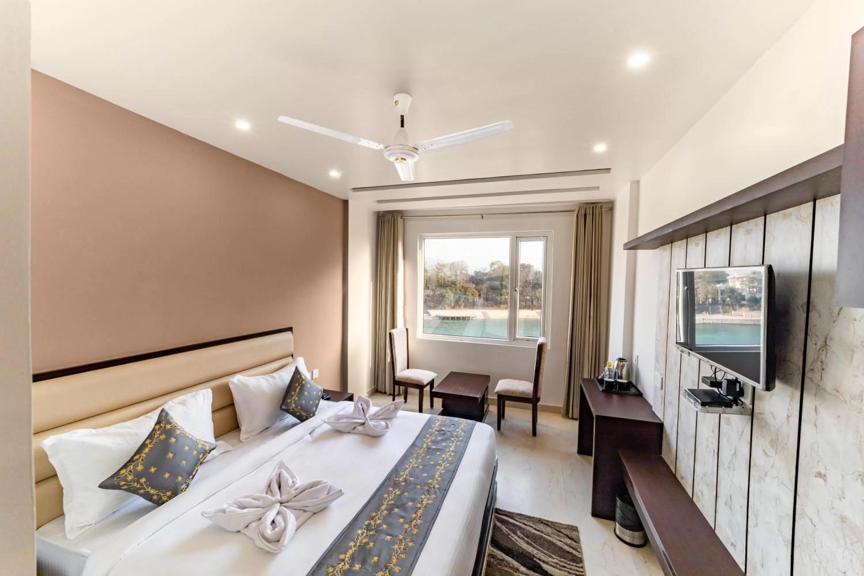 Bed in Hotel Trimurti