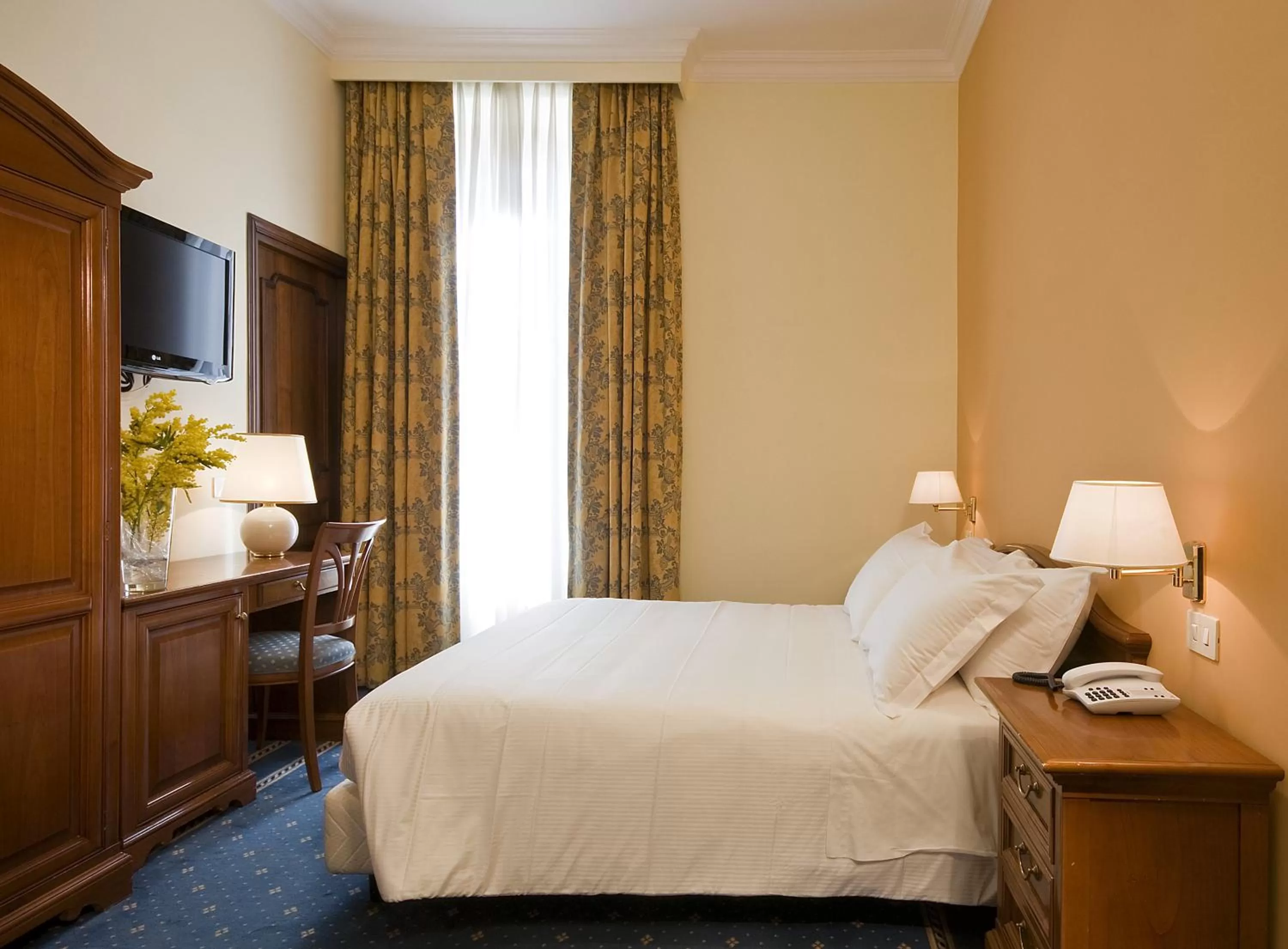 Photo of the whole room, Bed in Rome Garden Hotel