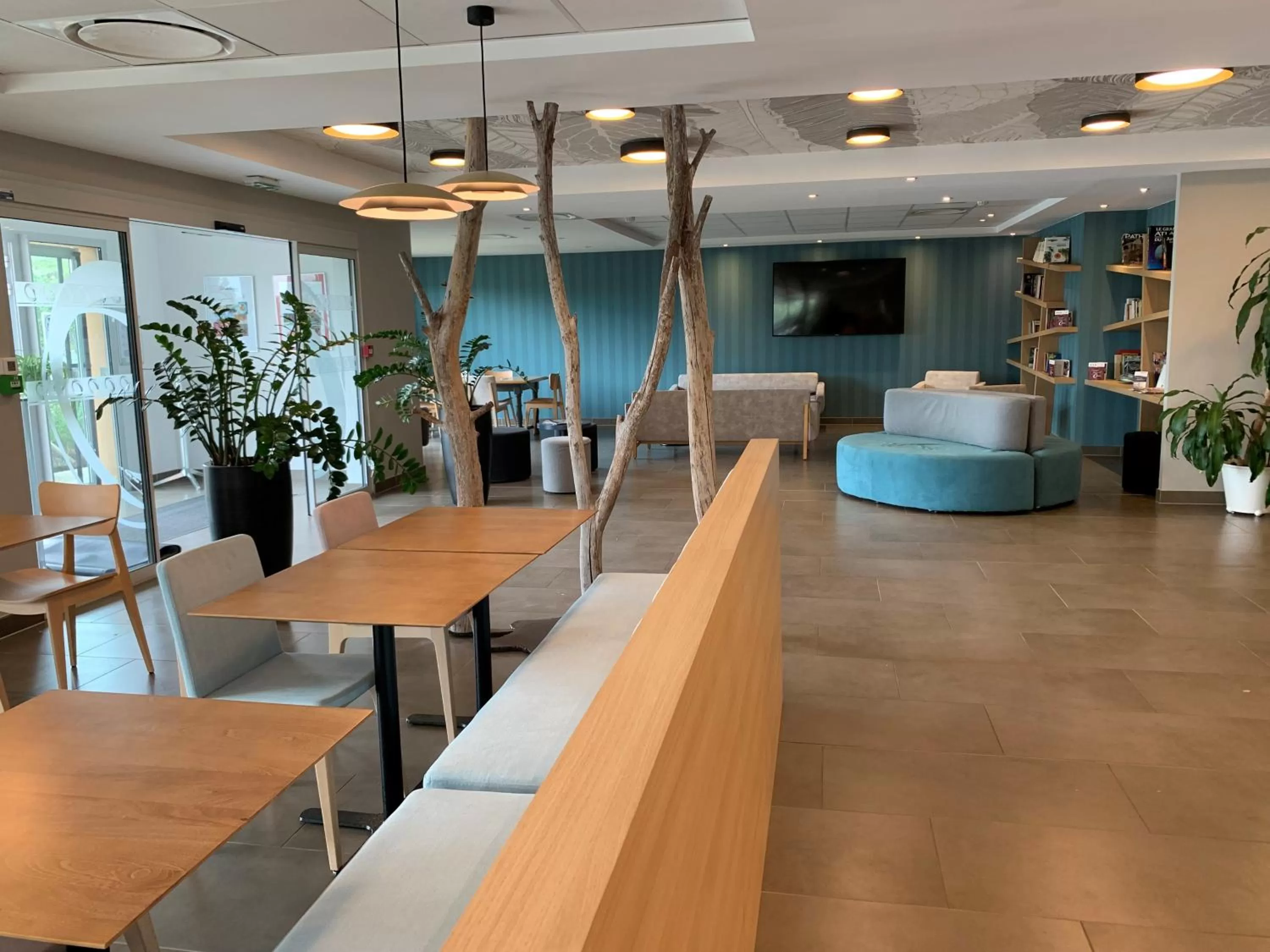 Lobby or reception in The Originals City, Hôtel Ecoparc, Montpellier Est