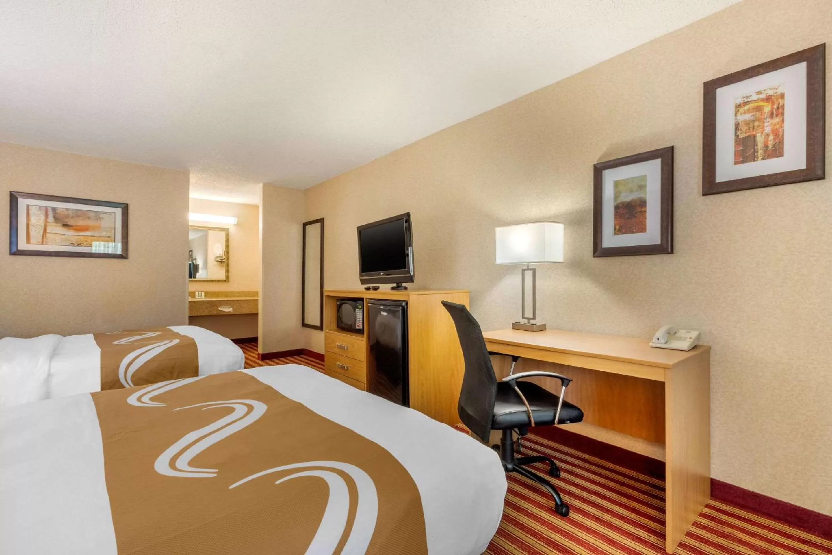 Photo of the whole room, Bed in Quality Inn Exit 4