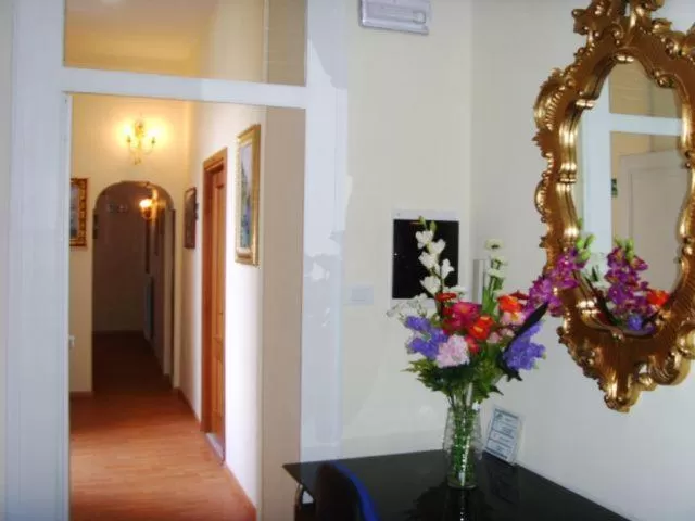 Decorative detail in Come D'Incanto A Napoli