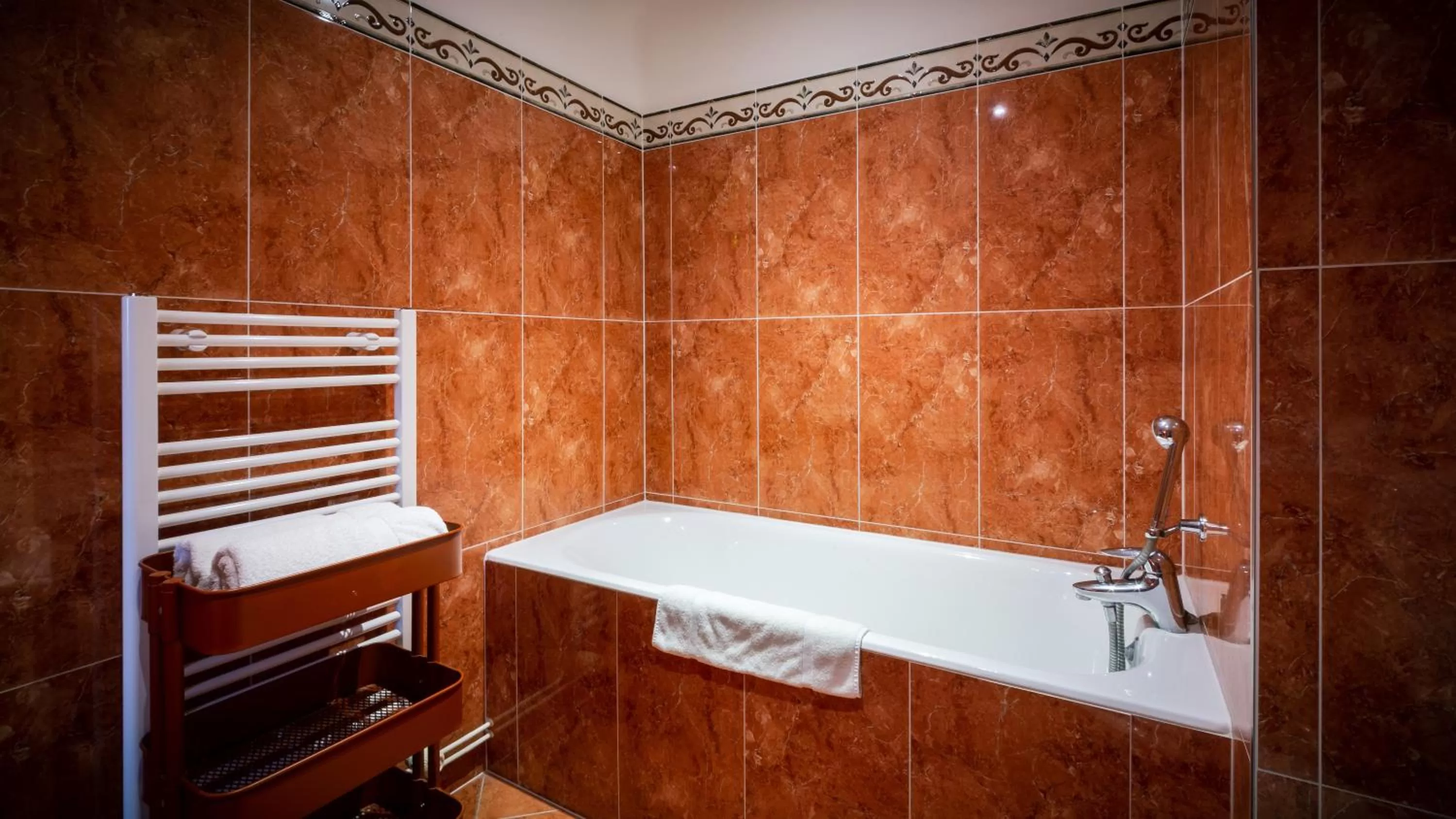 Bathroom in Hôtel des Deux Clefs