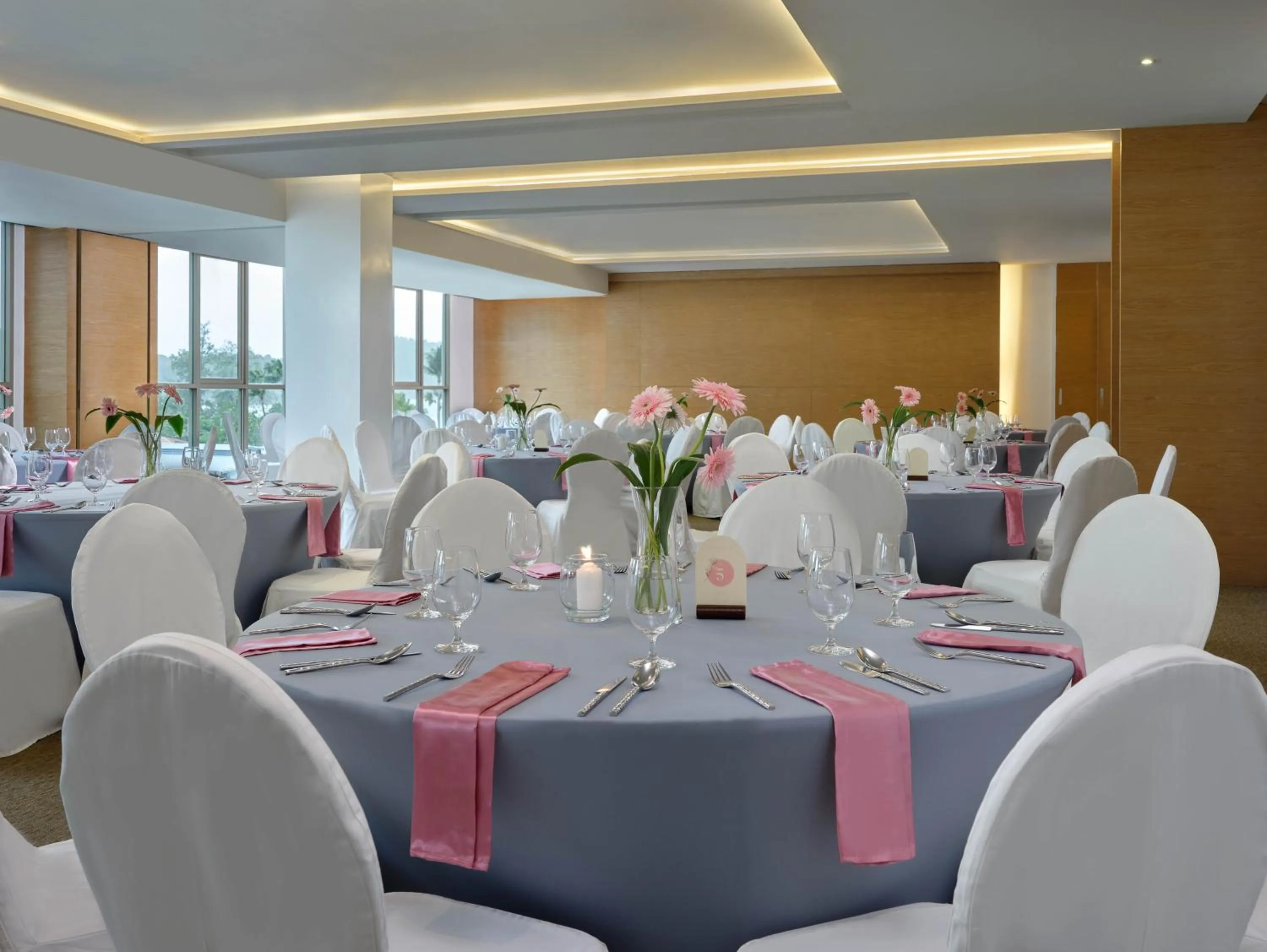 Restaurant/places to eat in The Kee Resort & Spa