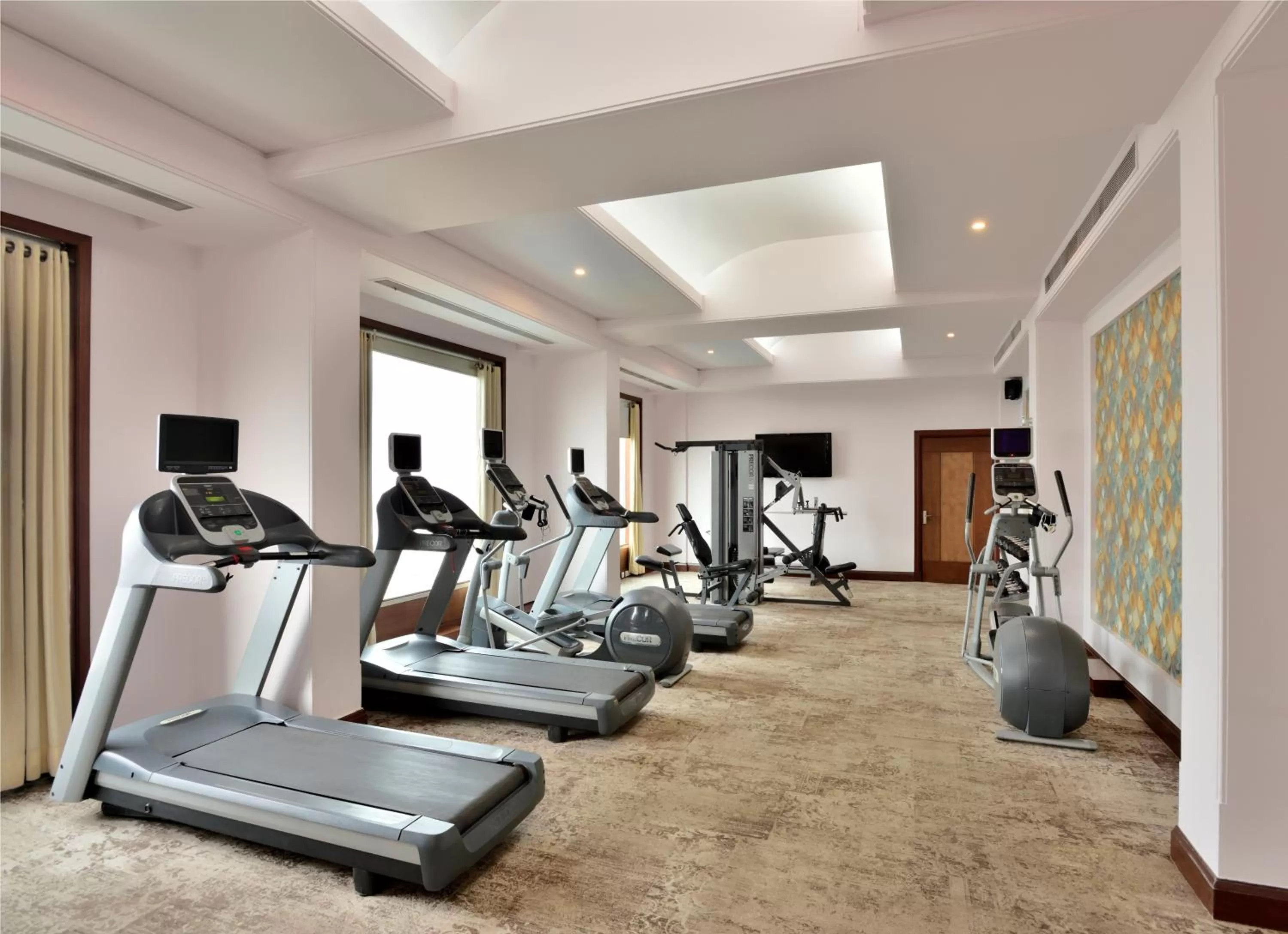 Fitness centre/facilities in Radisson Noida